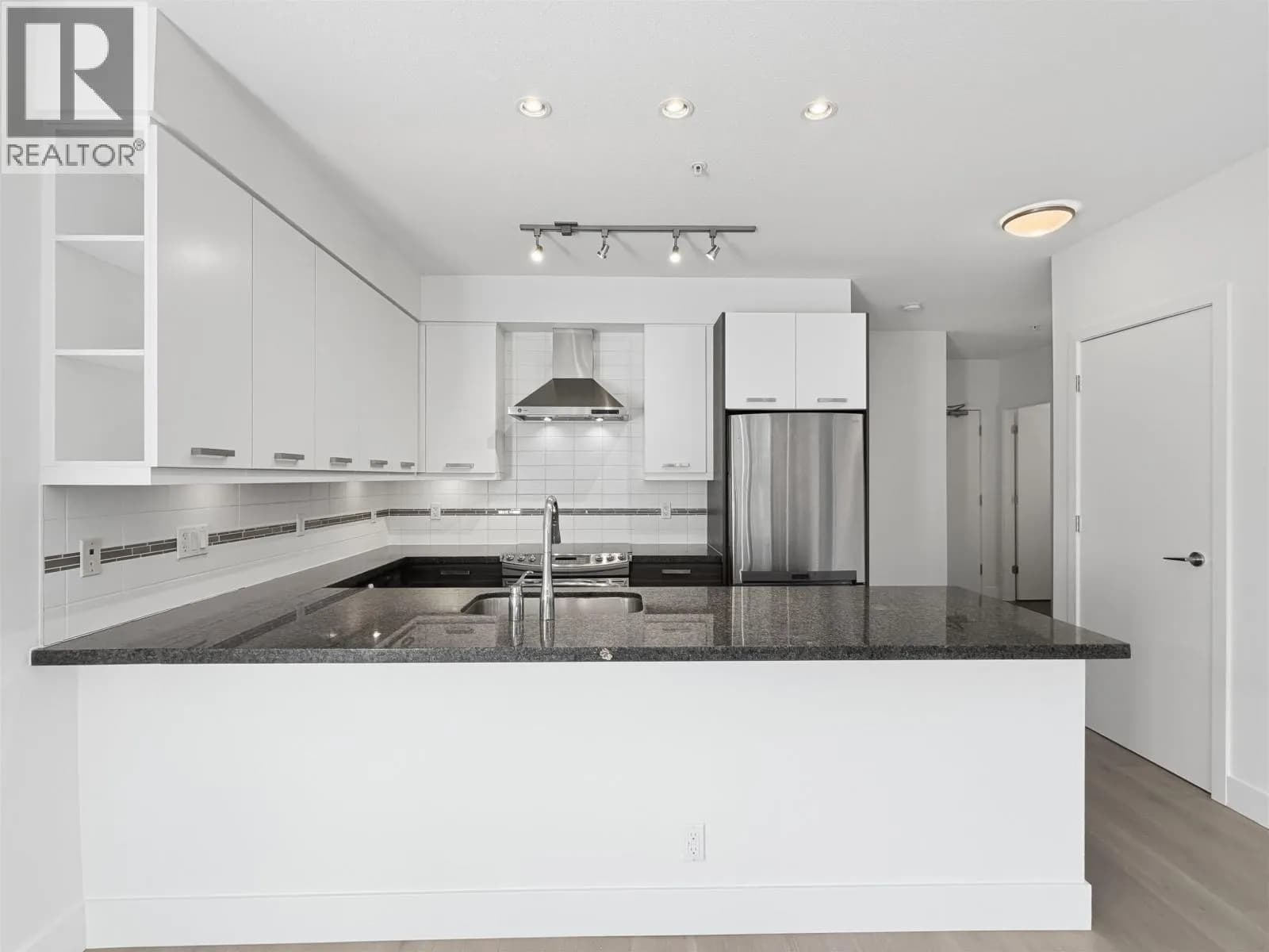#204 1273 MARINE DRIVE, North Vancouver, BC photo 5
