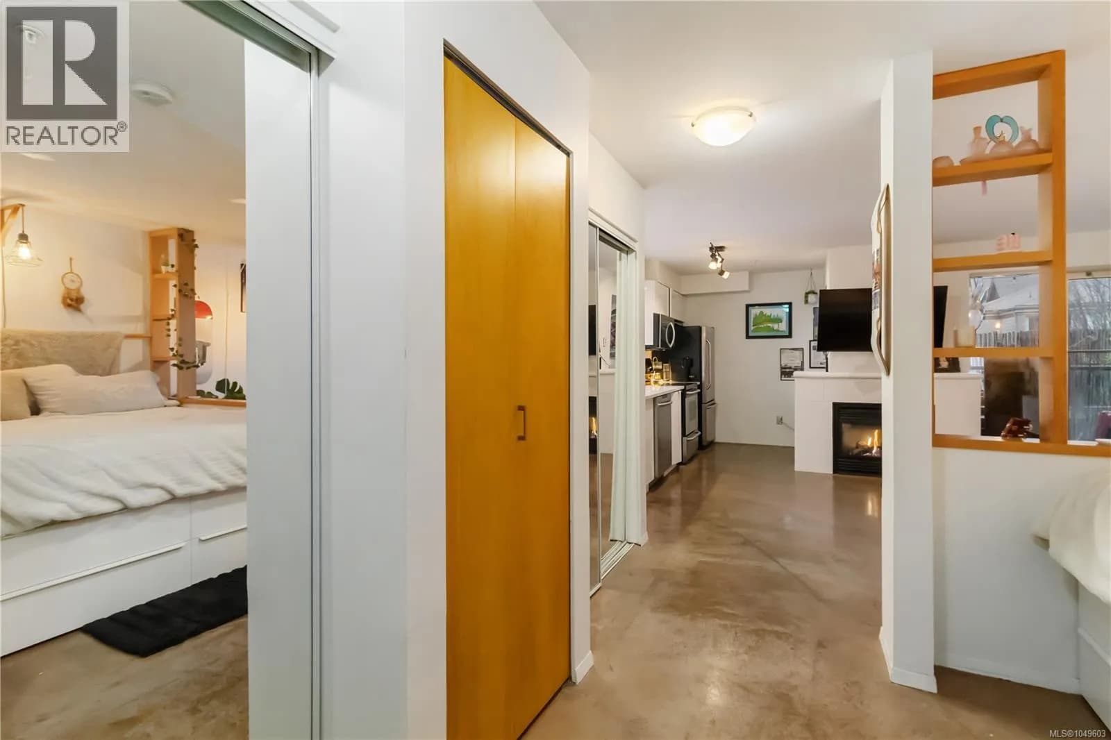 #301 932 Johnson St, Victoria, BC photo 3