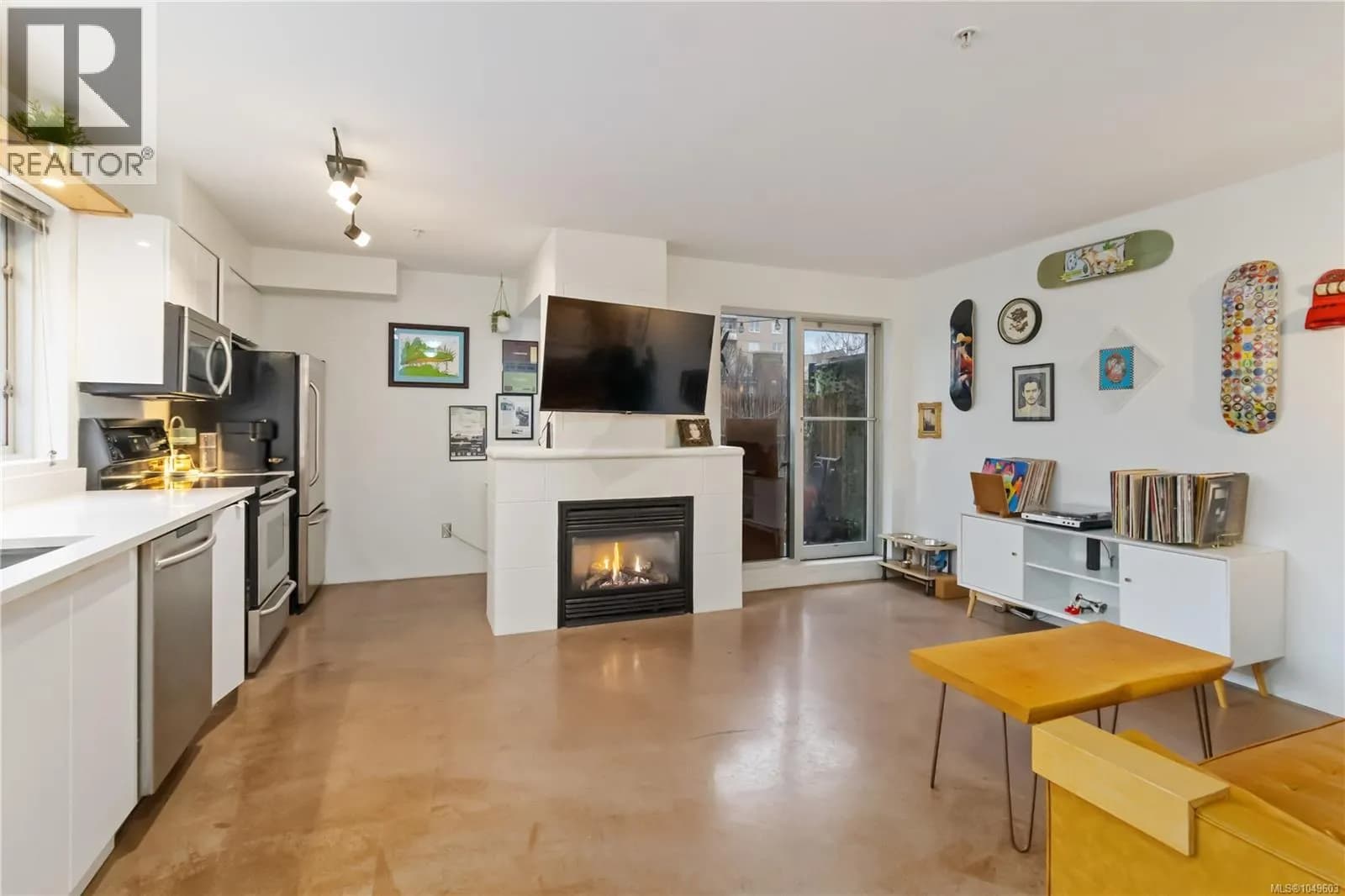 #301 932 Johnson St, Victoria, BC photo 5