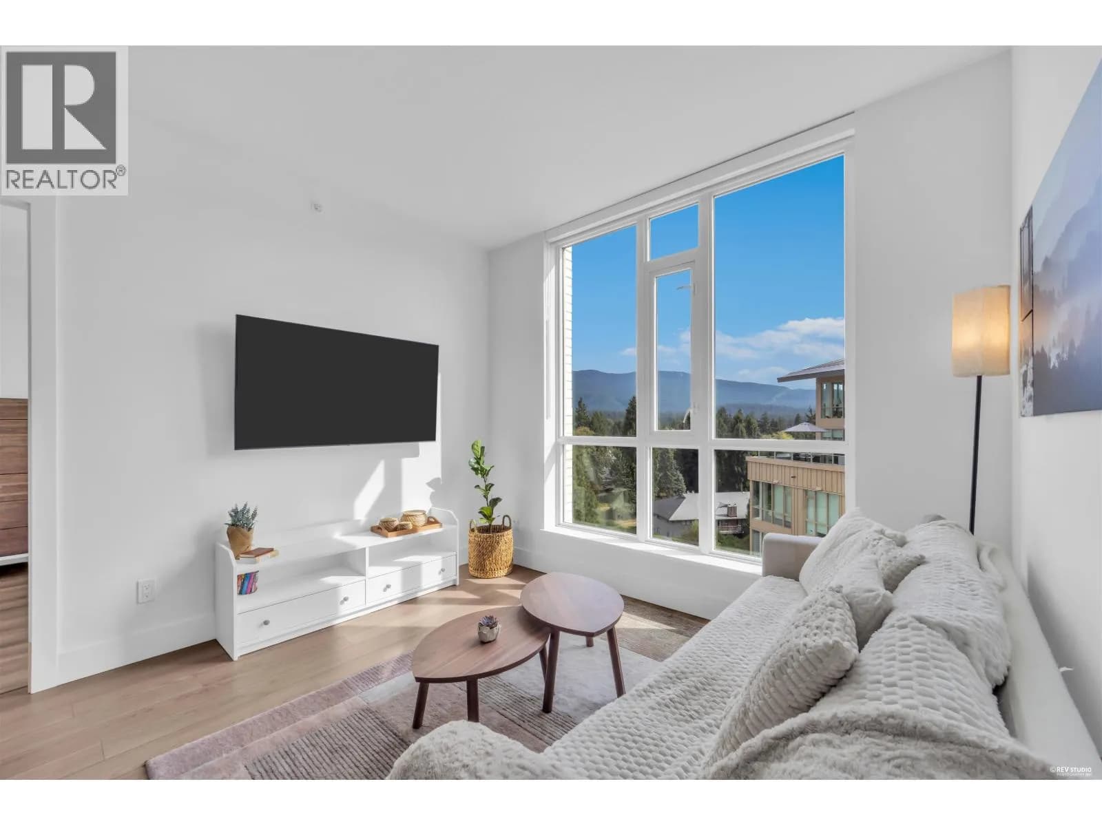 #704 2375 EMERY COURT, North Vancouver, BC photo 3