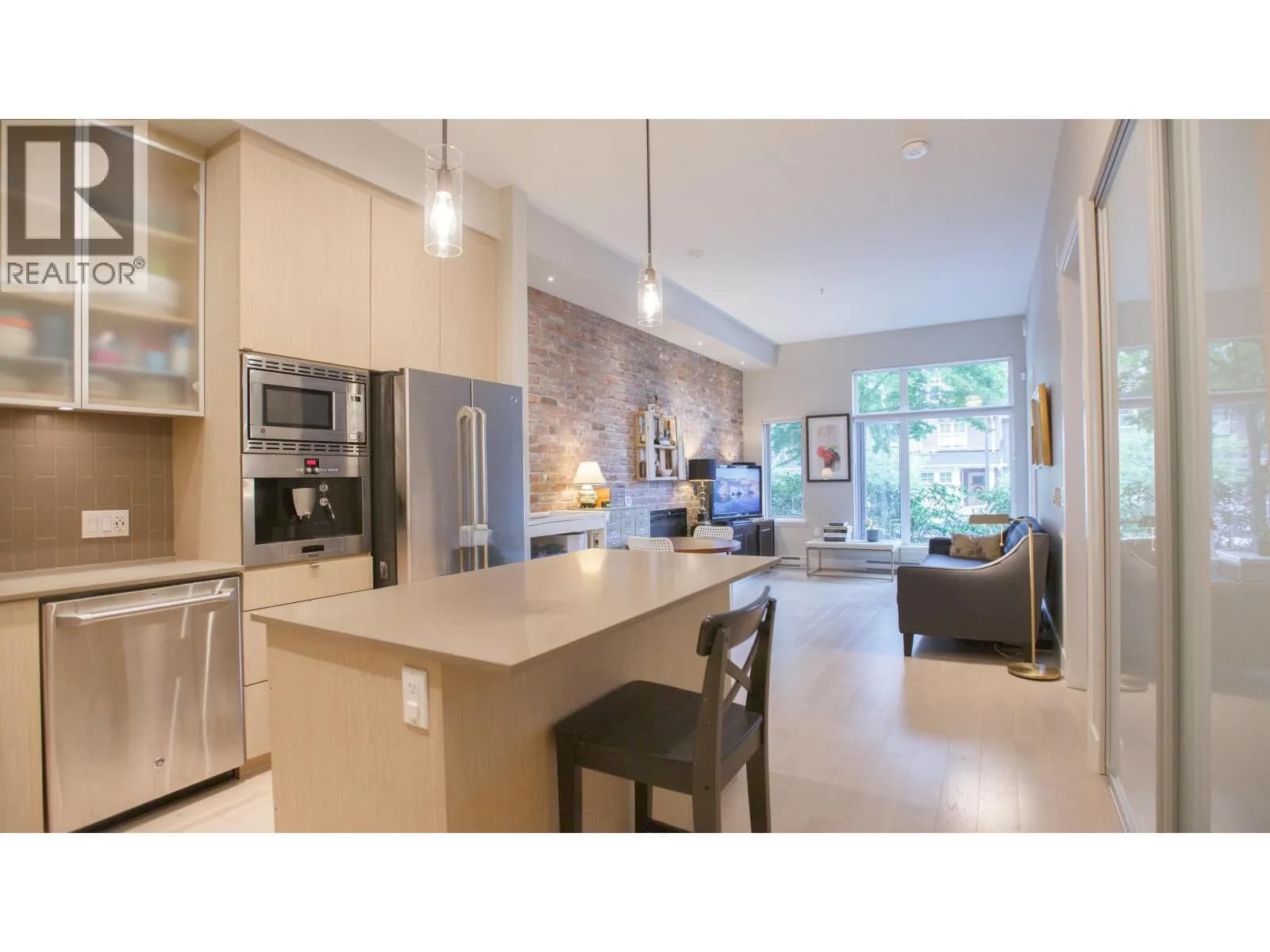 #104 260 SALTER STREET, New Westminster, BC photo 2