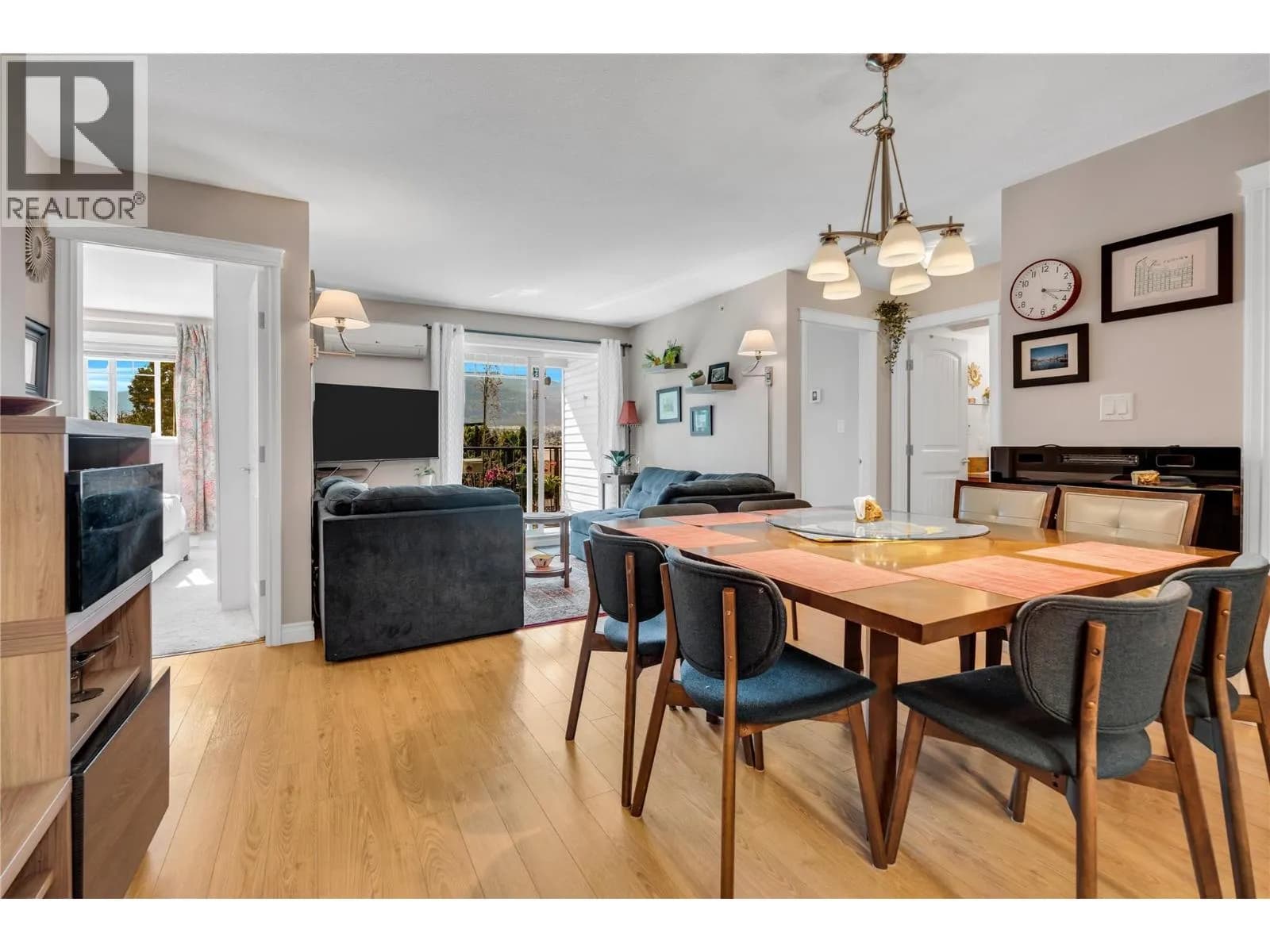 #203 101 COSSAR Avenue, Penticton, BC photo 3