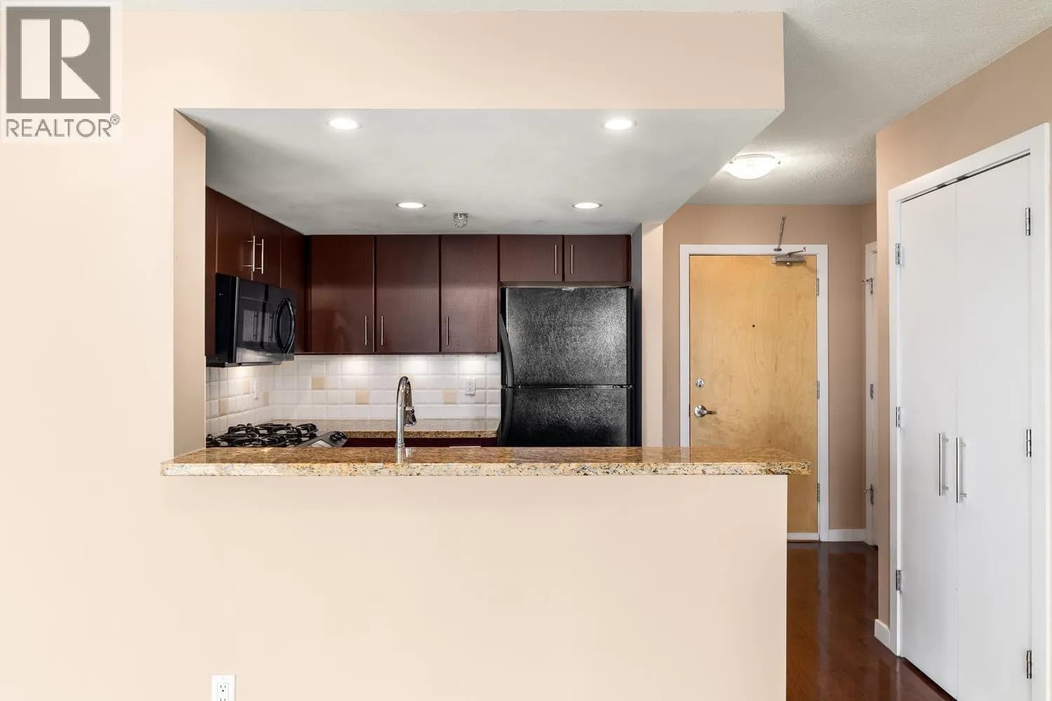 #1703 120 MILROSS AVENUE, Vancouver, BC photo 5