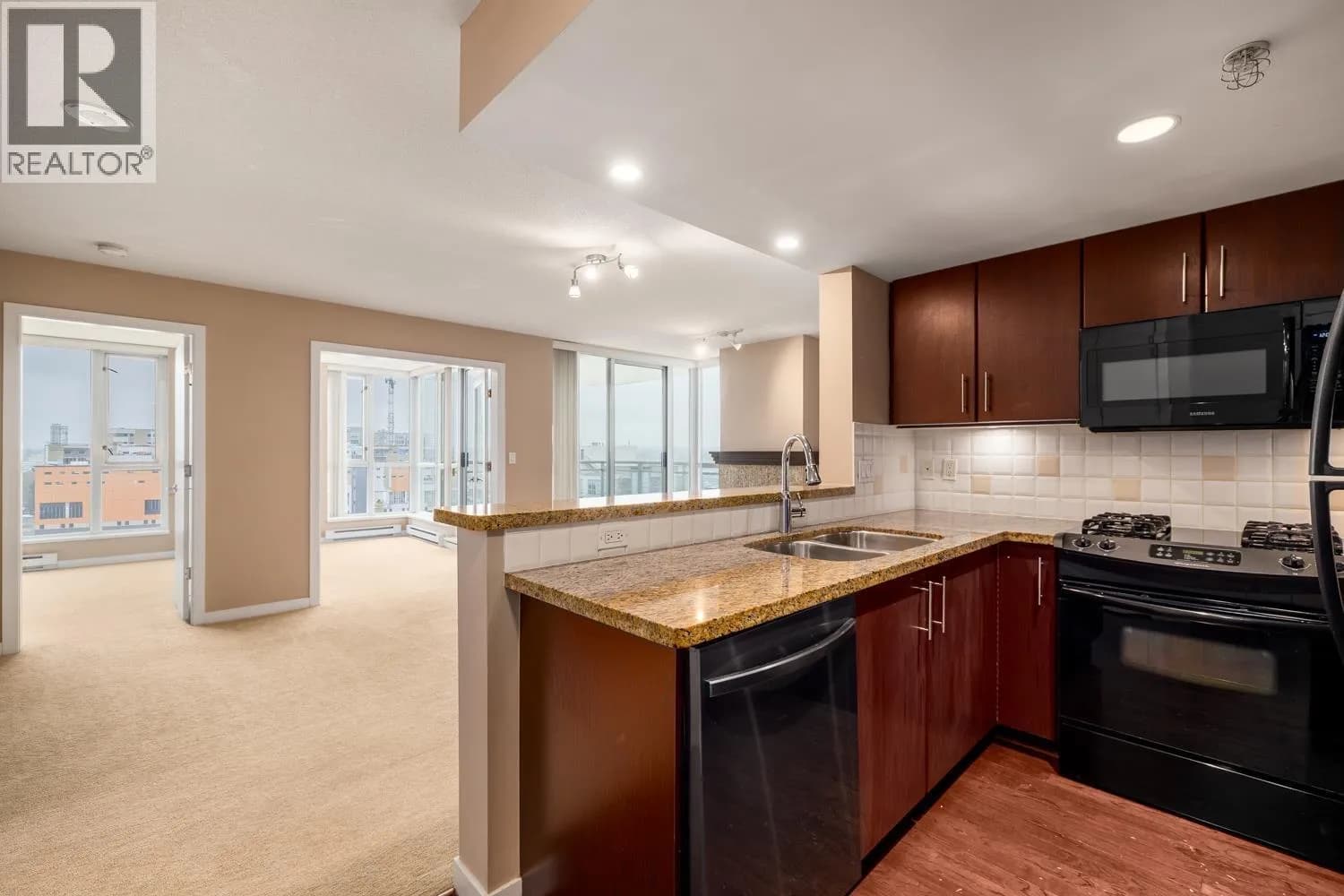120 MILROSS AVENUE, Vancouver