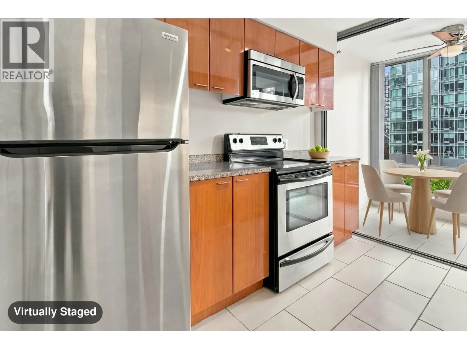 #606 1288 W GEORGIA STREET, Vancouver, BC photo 4