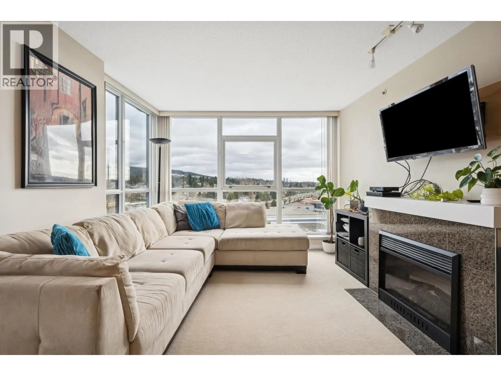 #1402 2225 HOLDOM AVENUE, Burnaby, BC photo 2