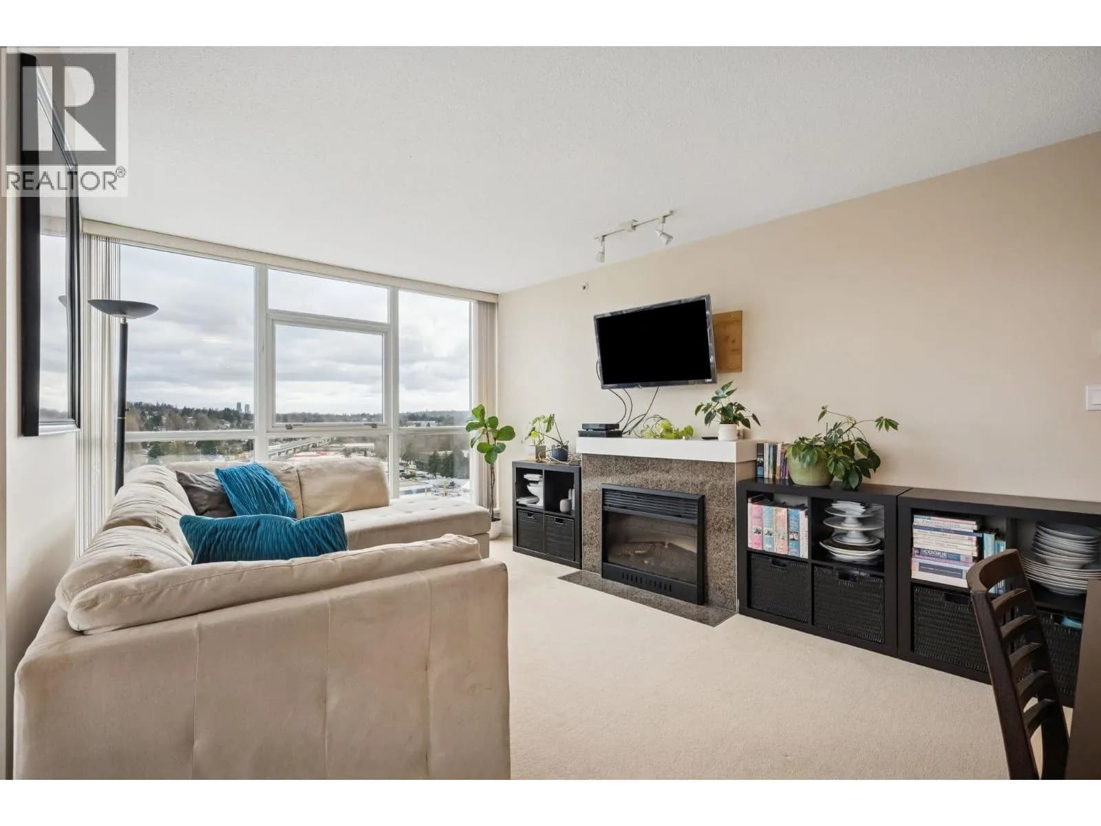 #1402 2225 HOLDOM AVENUE, Burnaby, BC photo 4