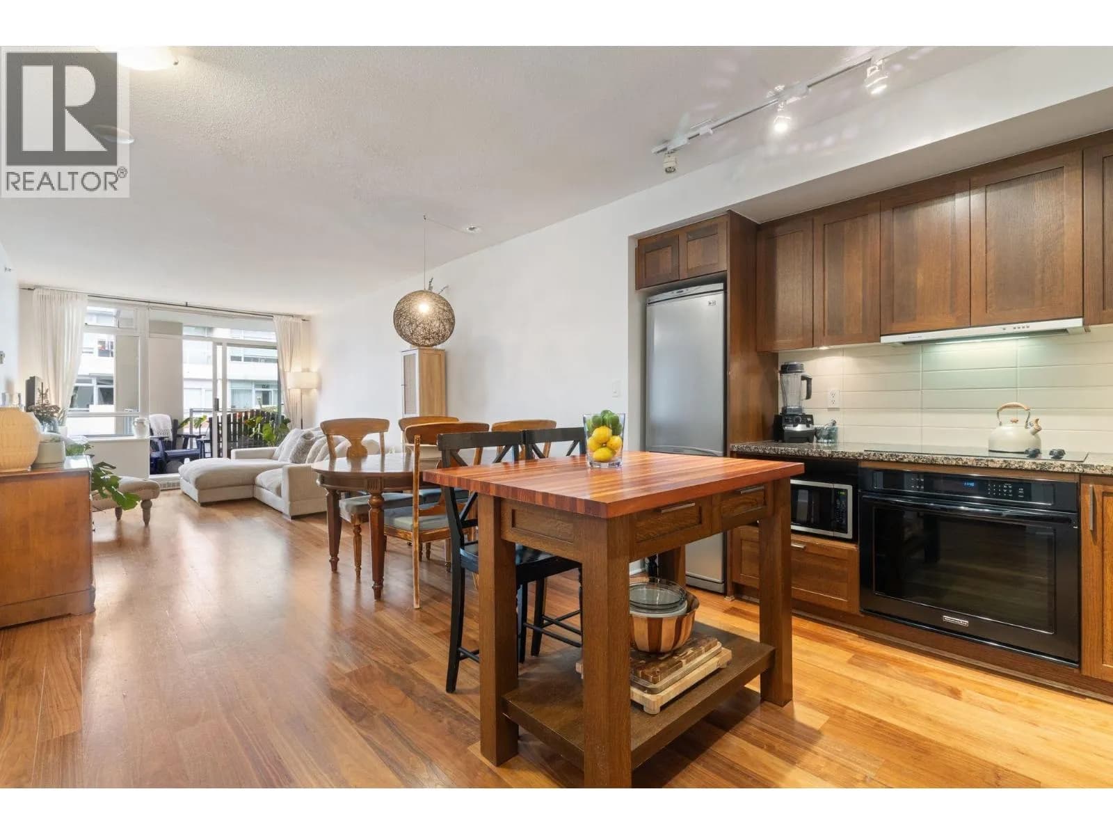 #608 2228 W BROADWAY, Vancouver, BC photo 3