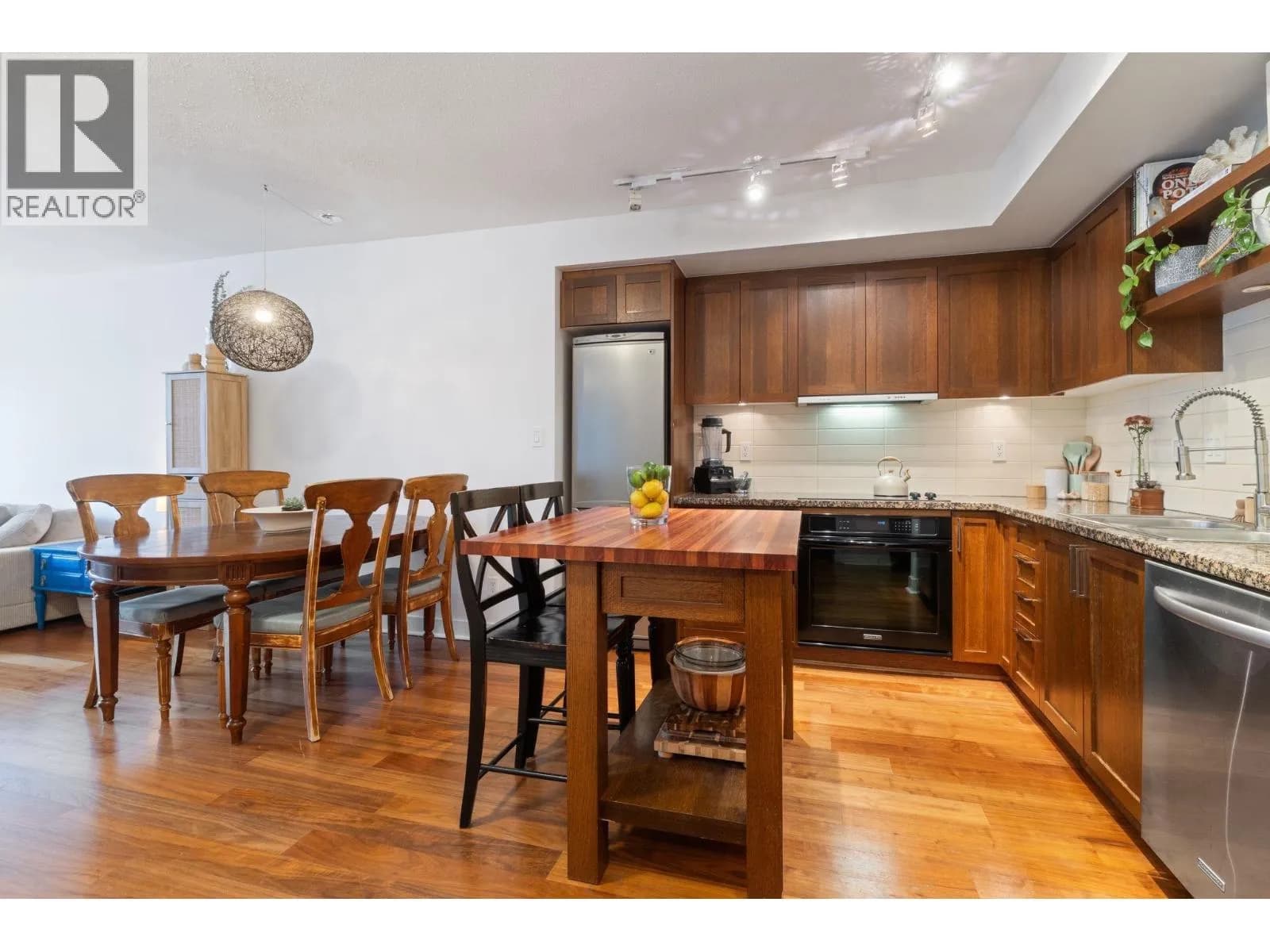 #608 2228 W BROADWAY, Vancouver, BC photo 5