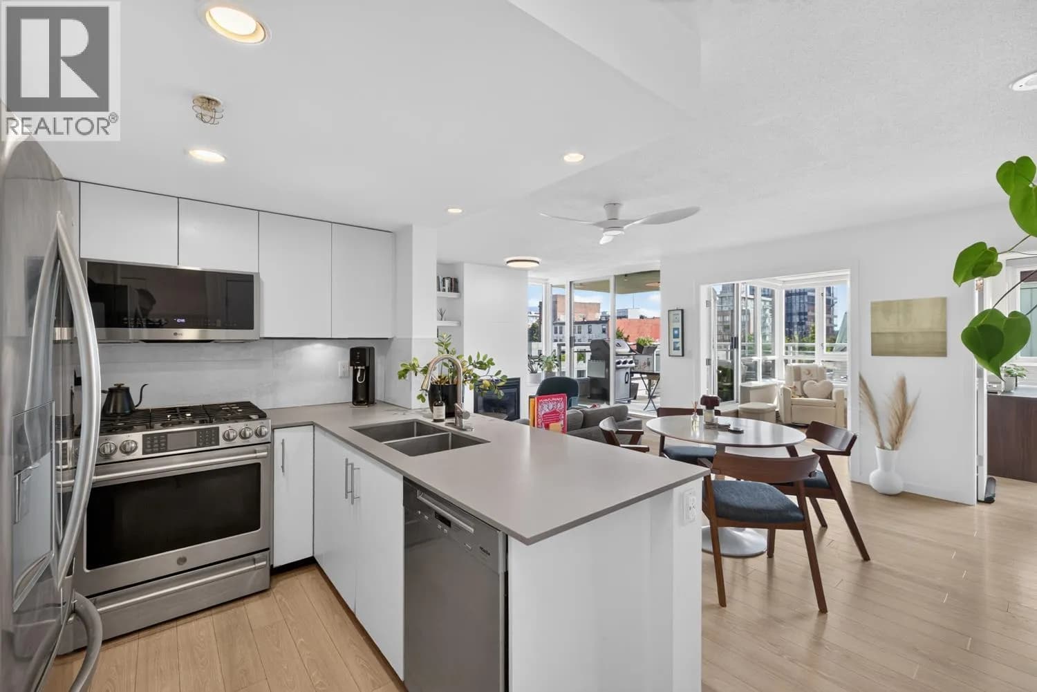 120 MILROSS AVENUE, Vancouver