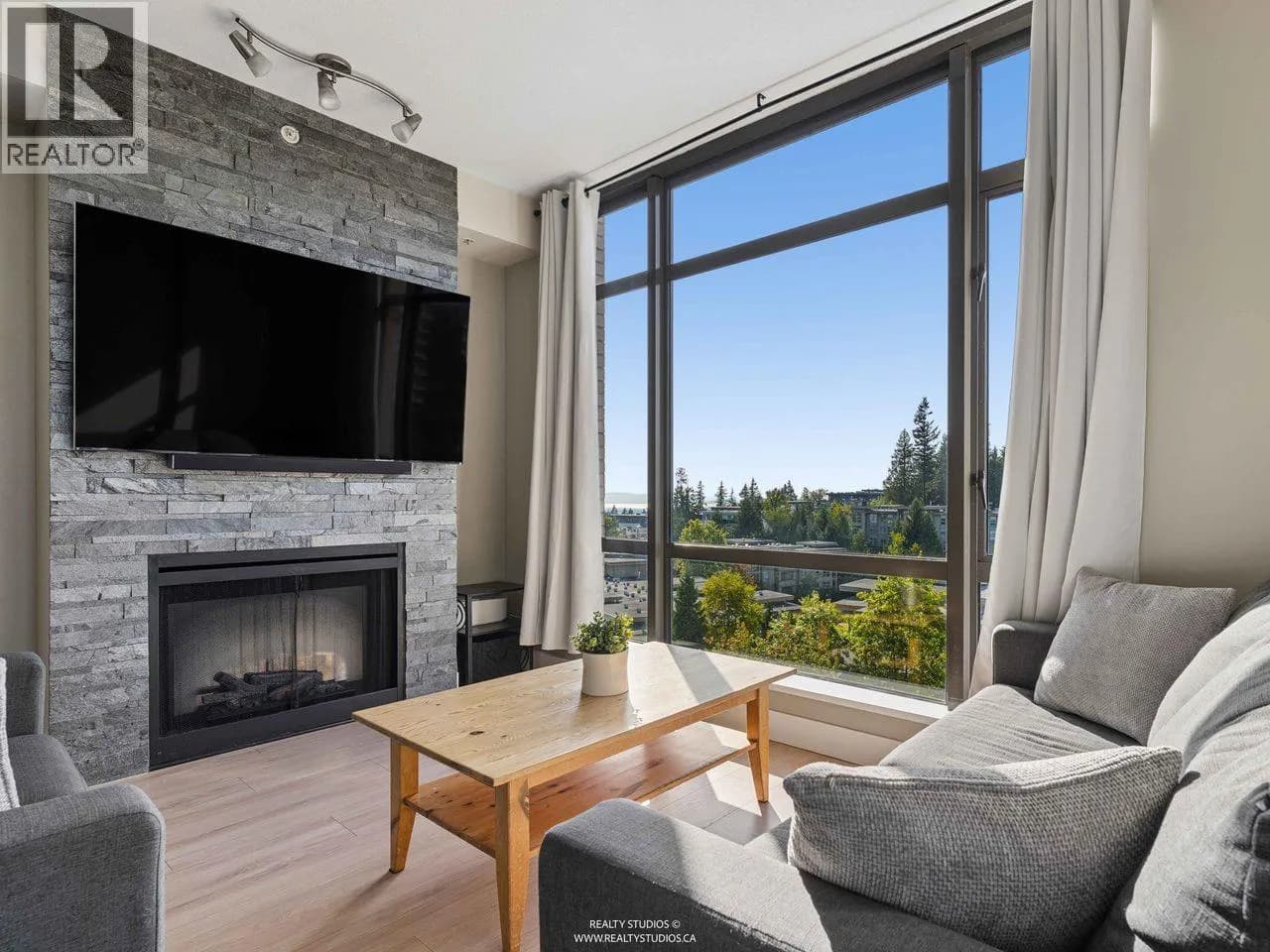 #901 9300 UNIVERSITY CRESCENT, Burnaby, BC photo 2