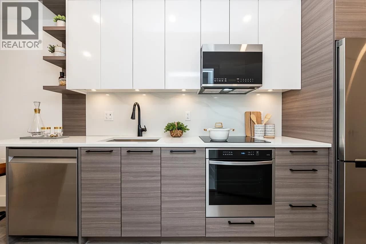 #203 422 LAKEWOOD DRIVE, Vancouver, BC photo 3