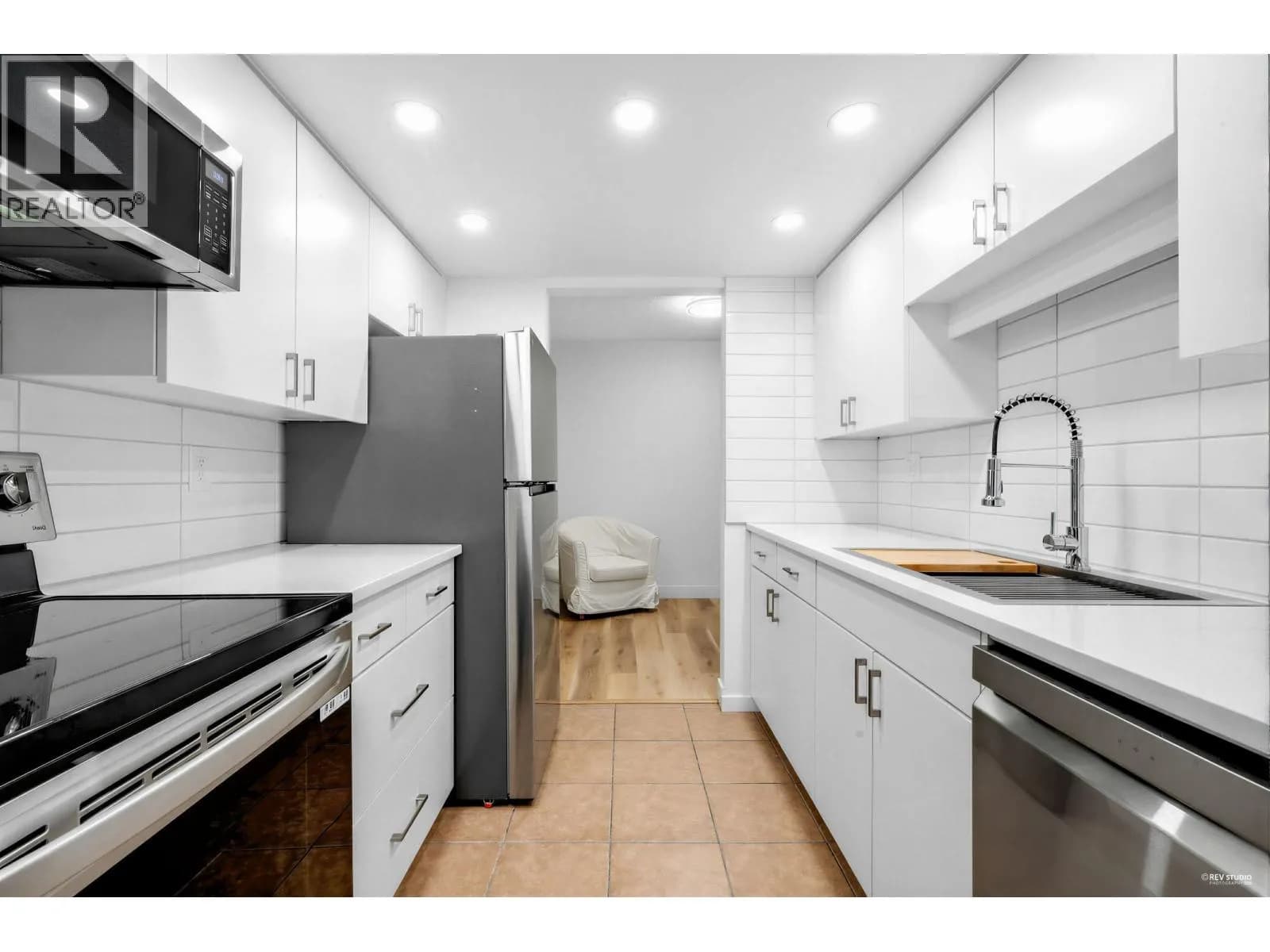 2925 GLEN DRIVE, Coquitlam