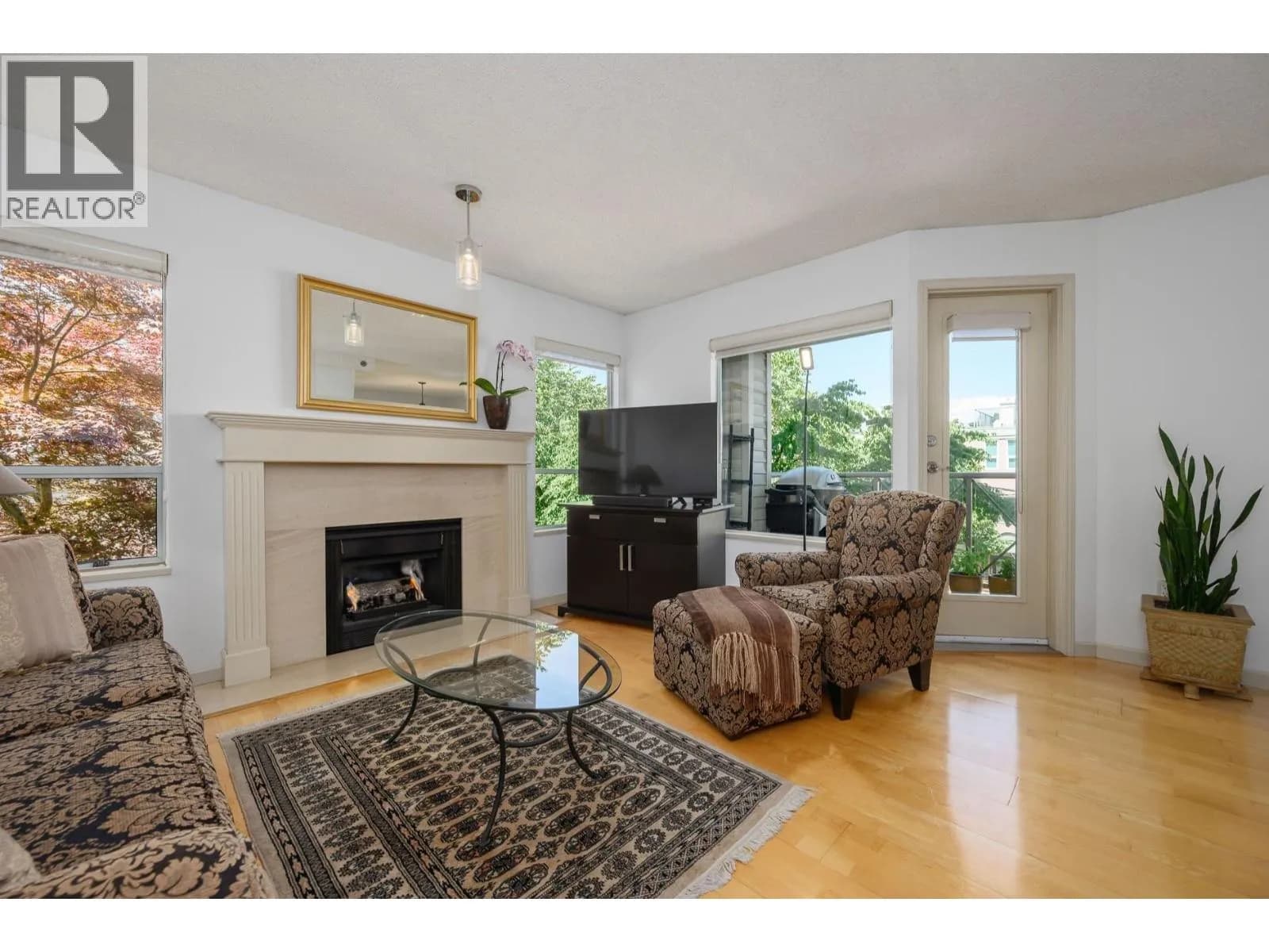 910 W 8TH AVENUE, Vancouver