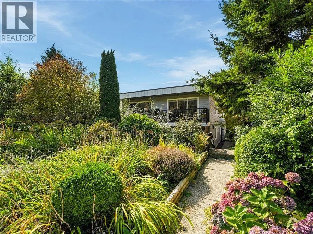 137 E 5TH STREET, North Vancouver