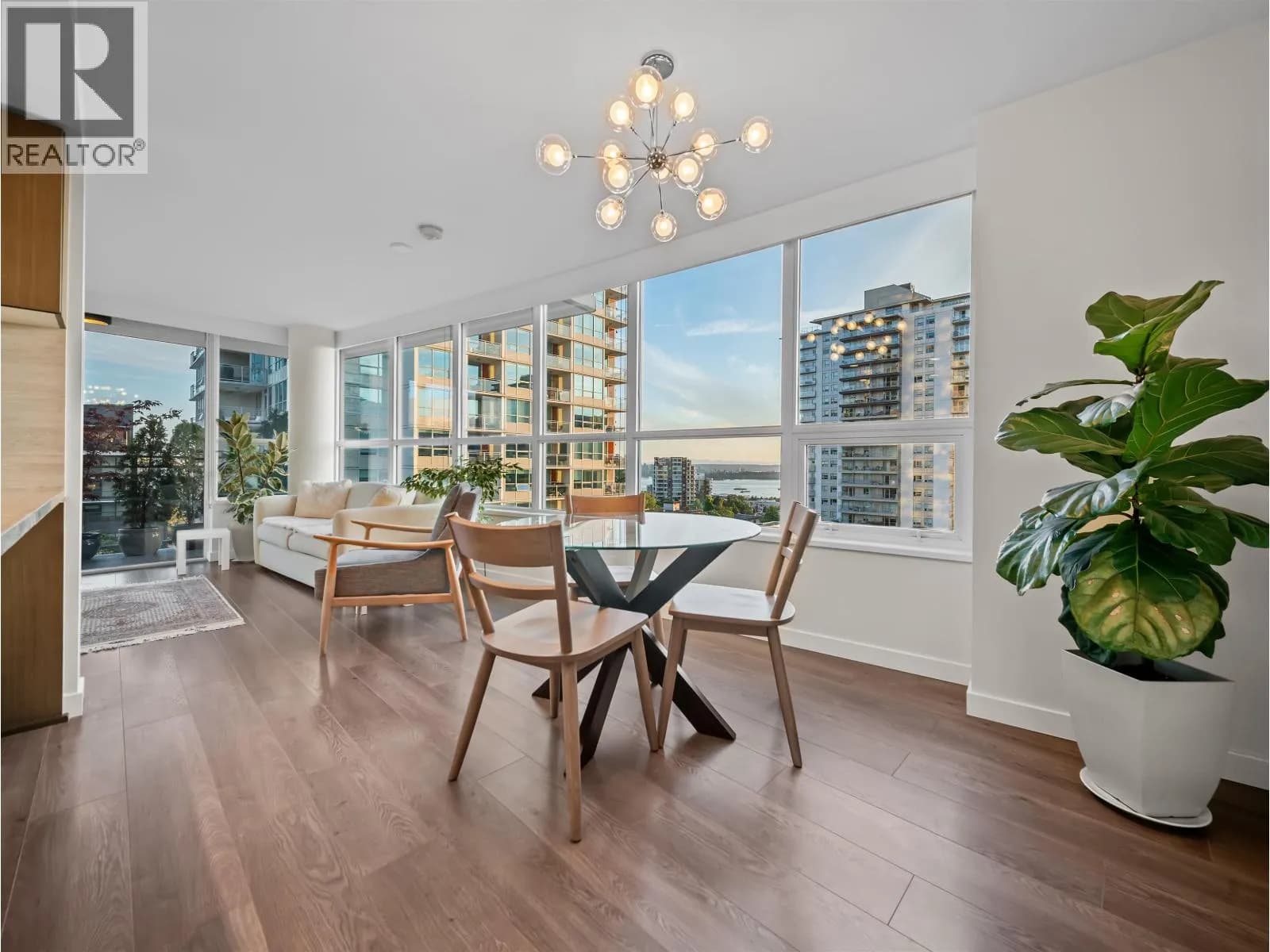 #704 125 E 14TH STREET, North Vancouver, BC photo 5