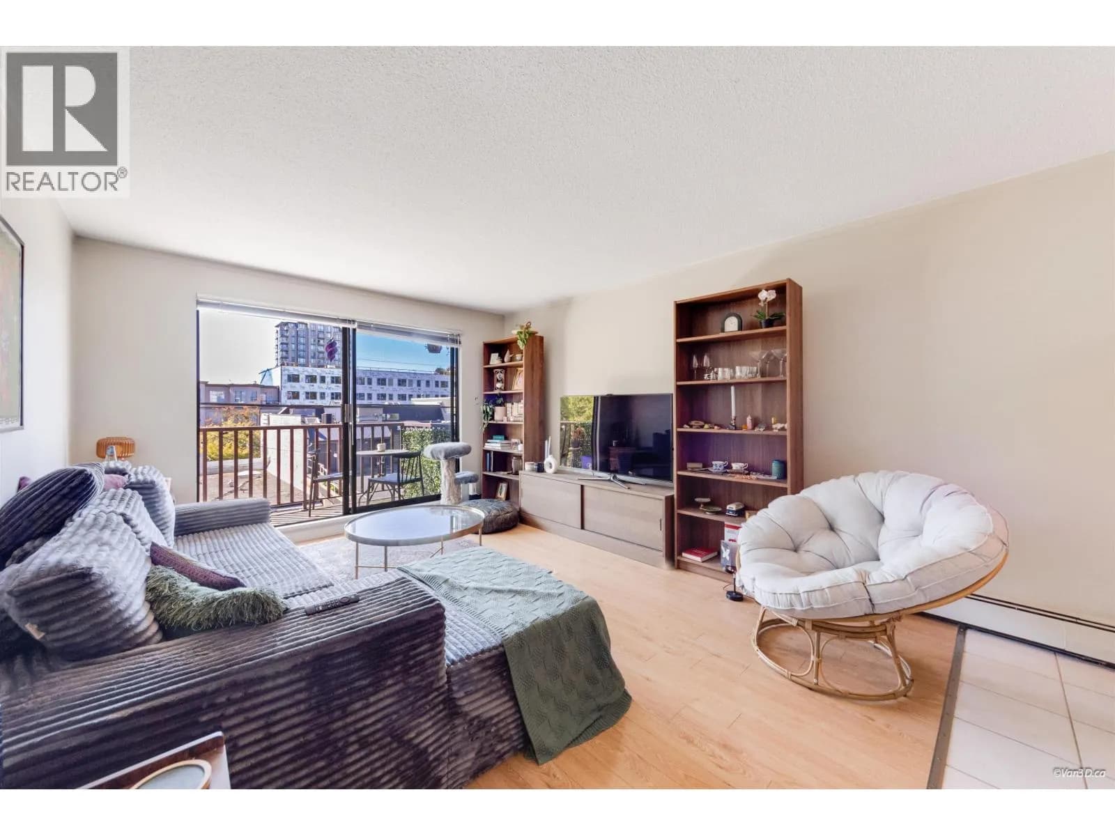 #107 131 W 4TH STREET, North Vancouver, BC photo 2
