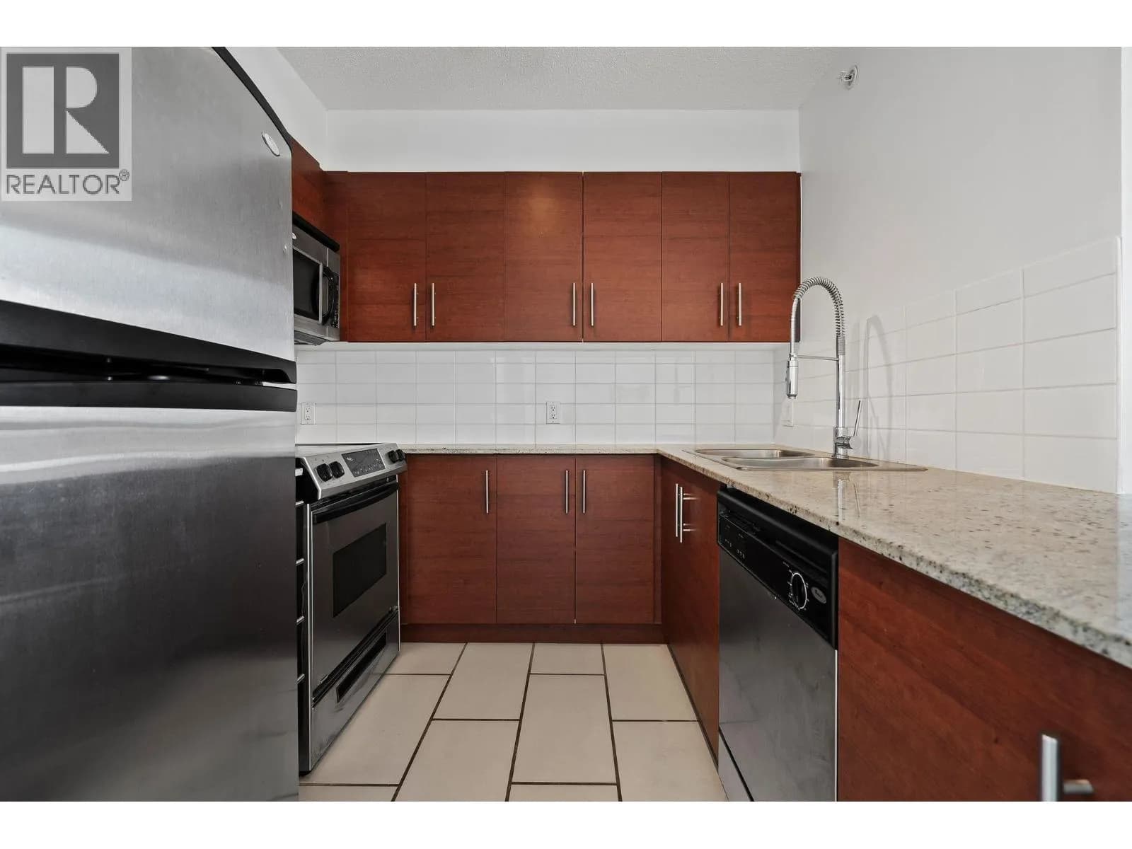 #1203 814 ROYAL AVENUE, New Westminster, BC photo 5