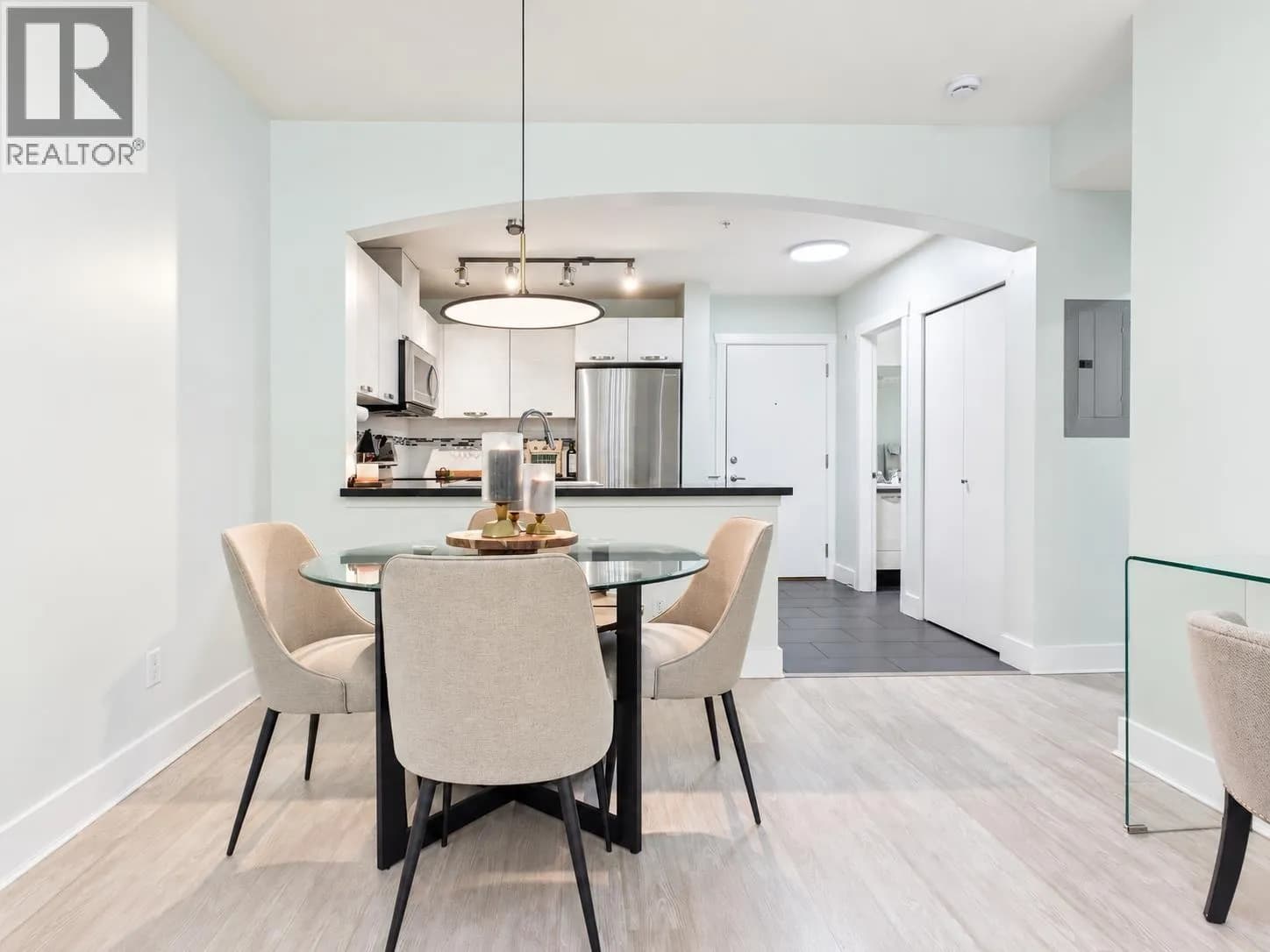 #204 7428 BYRNEPARK, Burnaby, BC photo 3