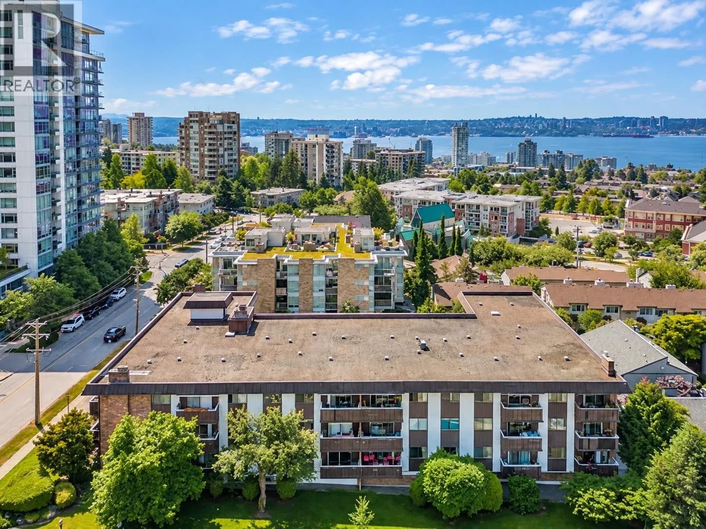 #202 1345 CHESTERFIELD AVENUE, North Vancouver, BC photo 3