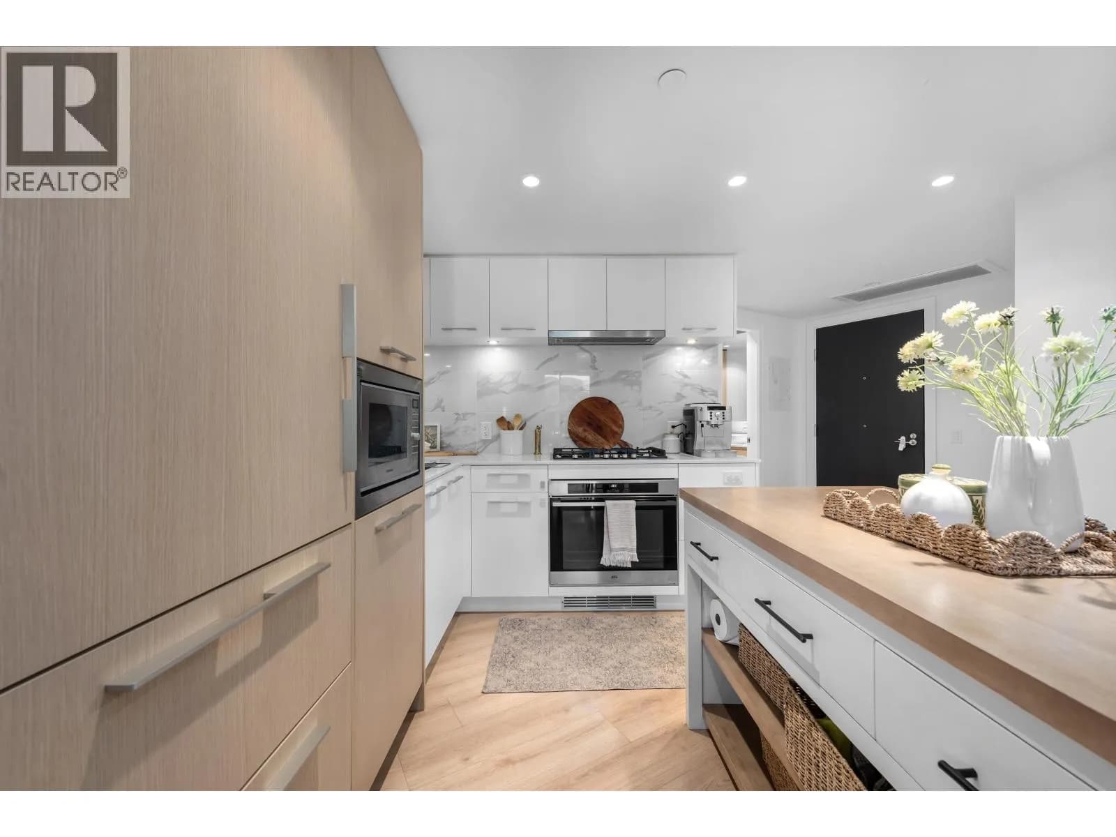 #603 1500 FERN STREET, North Vancouver, BC photo 5