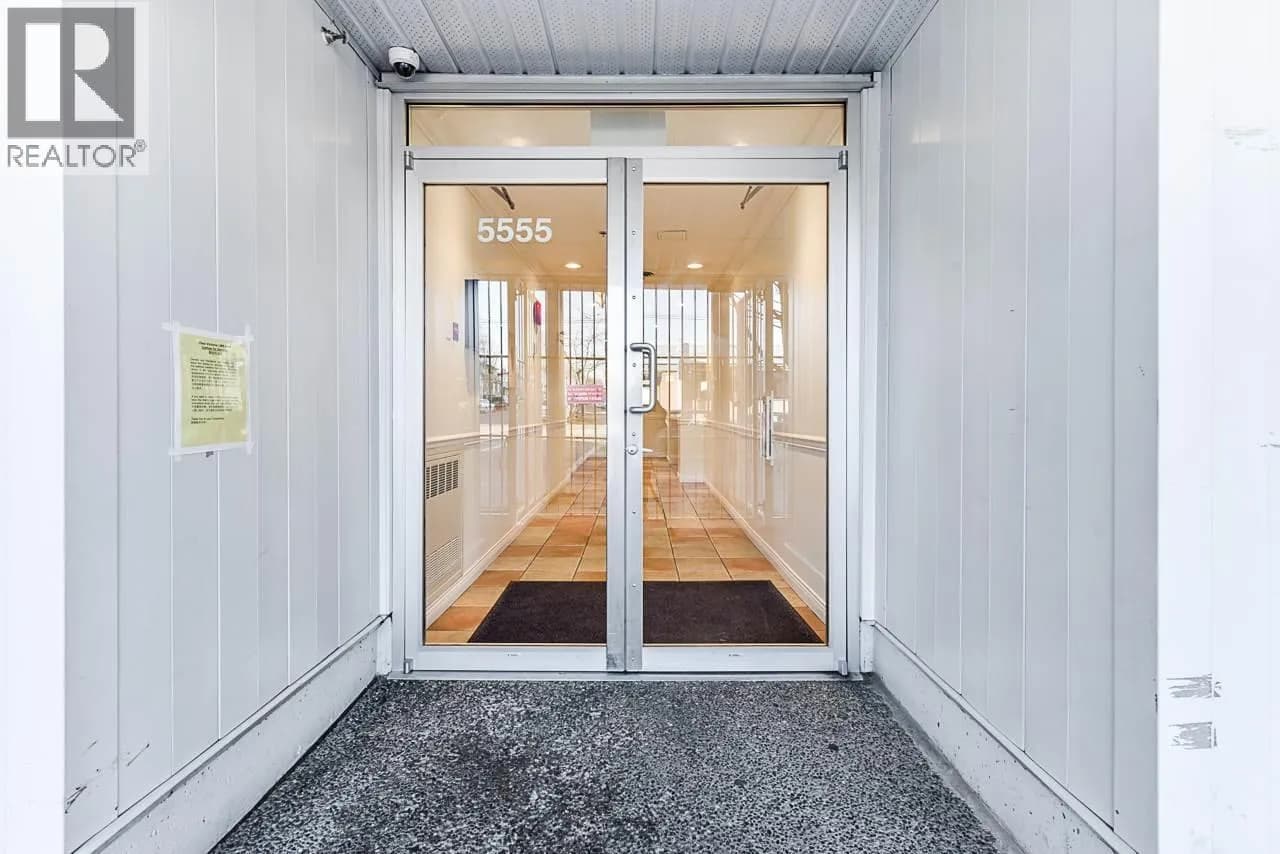 5555 VICTORIA DRIVE, Vancouver