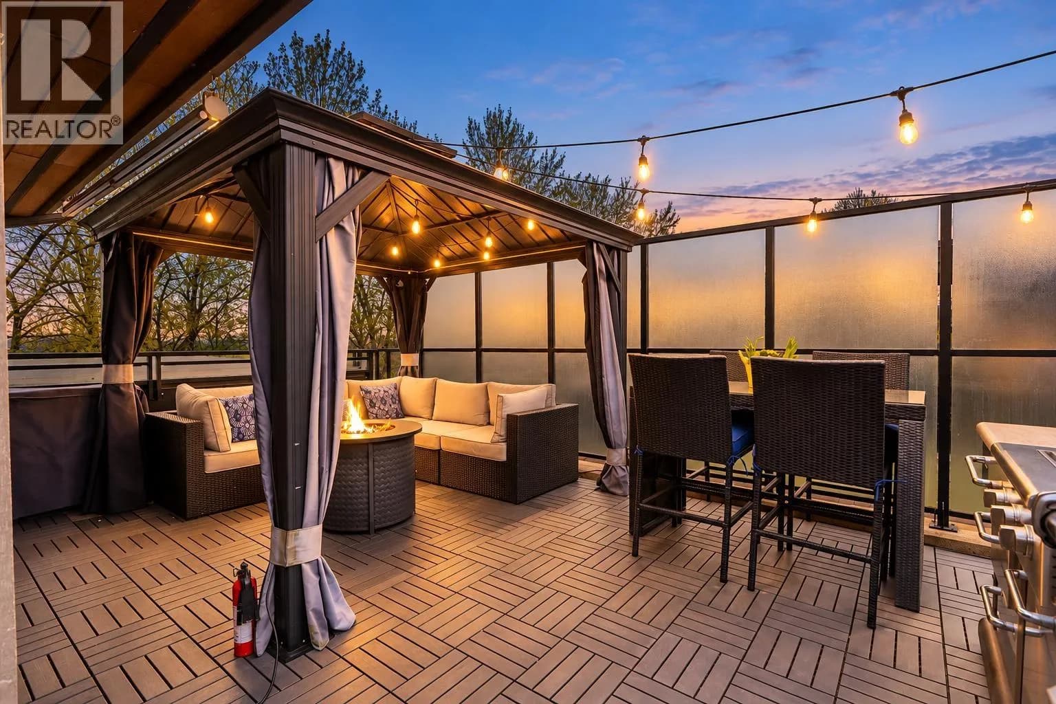 733 W 3RD STREET, North Vancouver