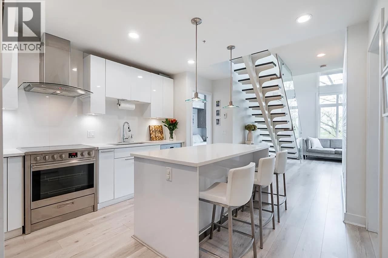 #606 733 W 3RD STREET, North Vancouver, BC photo 4