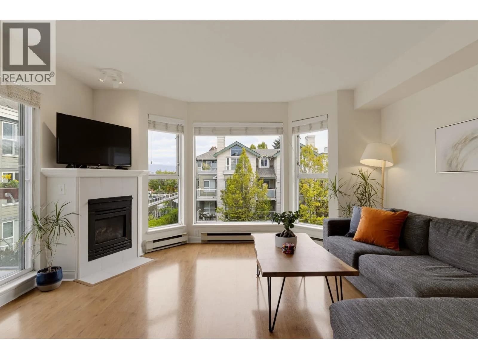 #303 225 E 19TH AVENUE, Vancouver, BC photo 2