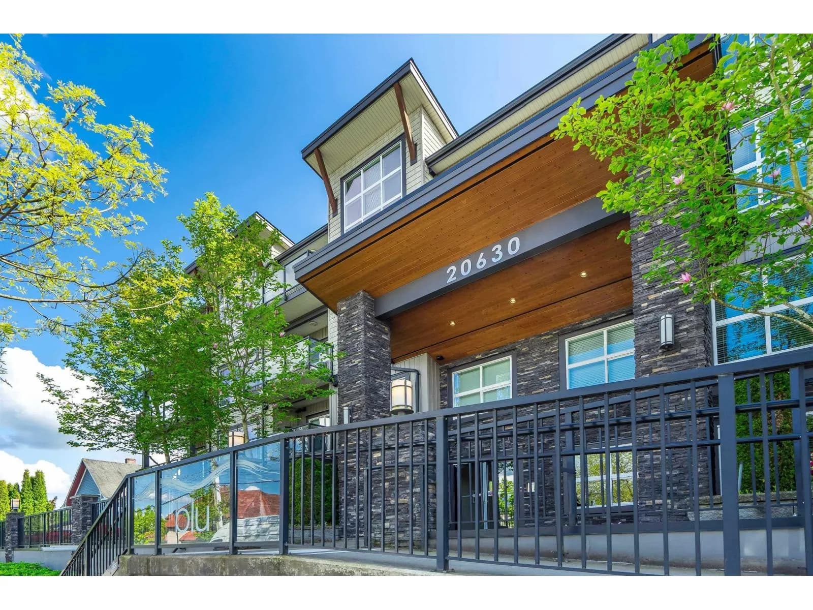 #209 20630 DOUGLAS CRESCENT, Langley, BC photo 2