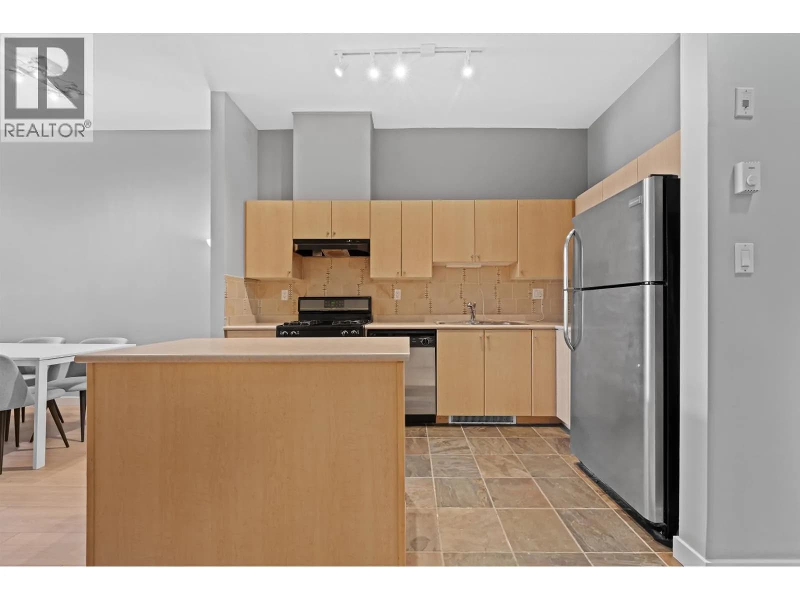 #102 2102 W 38TH AVENUE, Vancouver, BC photo 5