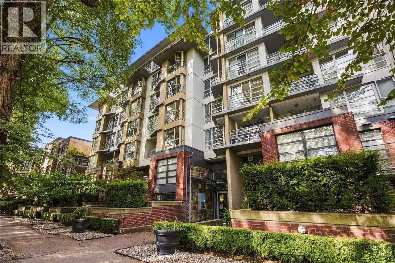 2137 W 10TH AVENUE, Vancouver