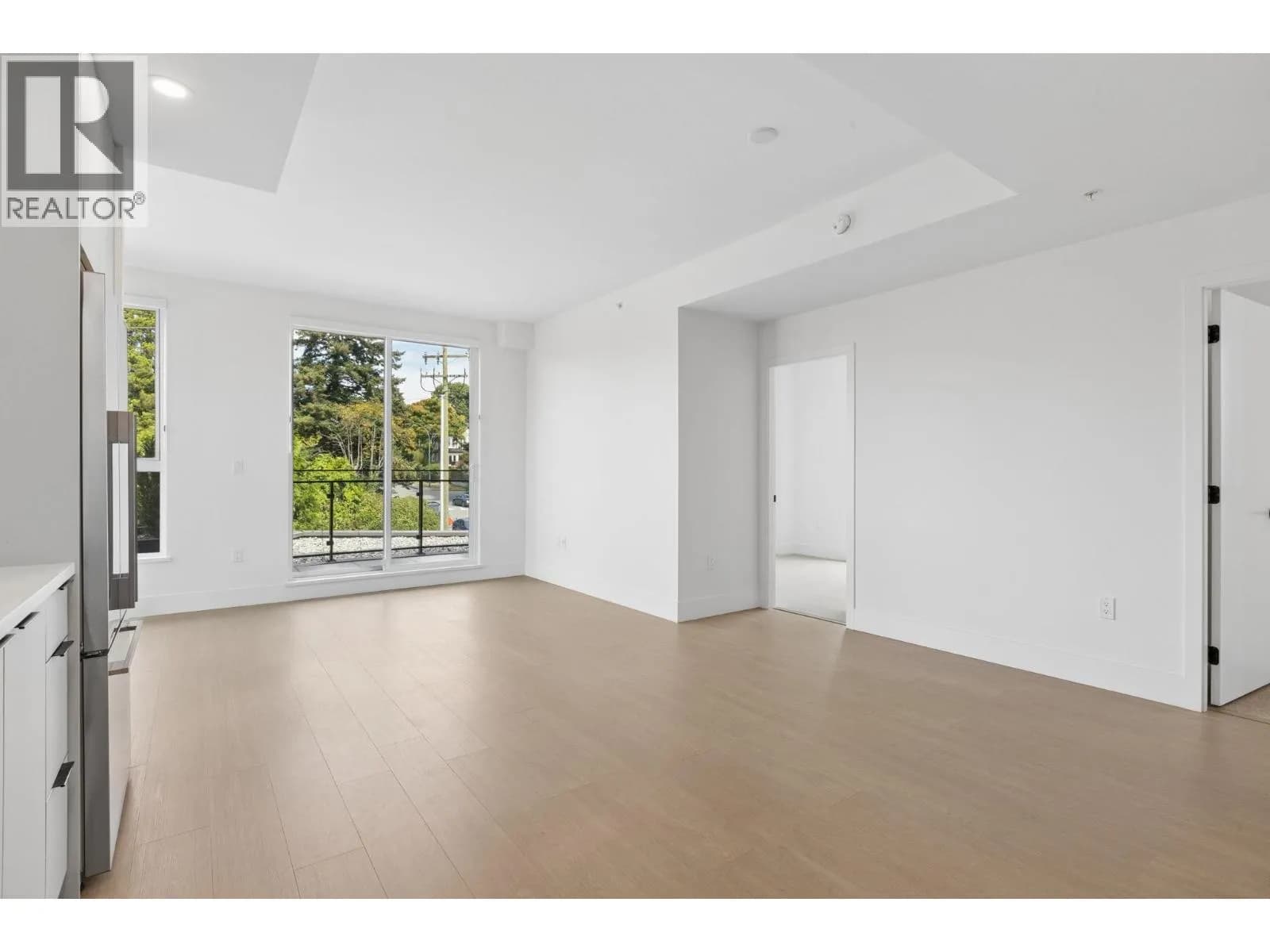 #303 333 ST. DAVIDS AVENUE, North Vancouver, BC photo 3