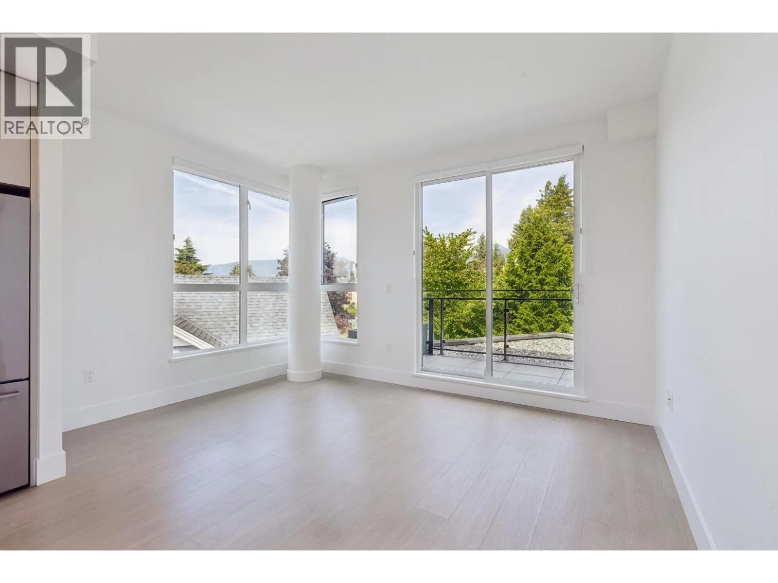 #303 333 ST. DAVIDS AVENUE, North Vancouver, BC photo 4