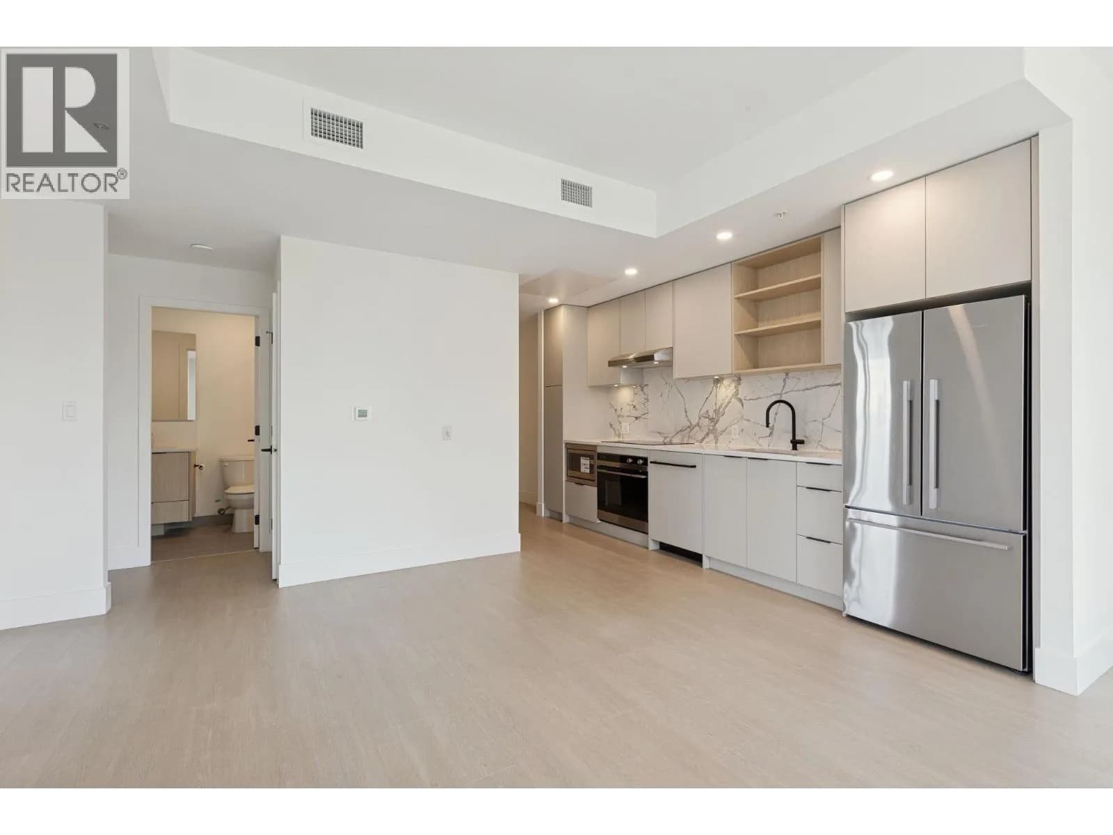 #303 333 ST. DAVIDS AVENUE, North Vancouver, BC photo 5