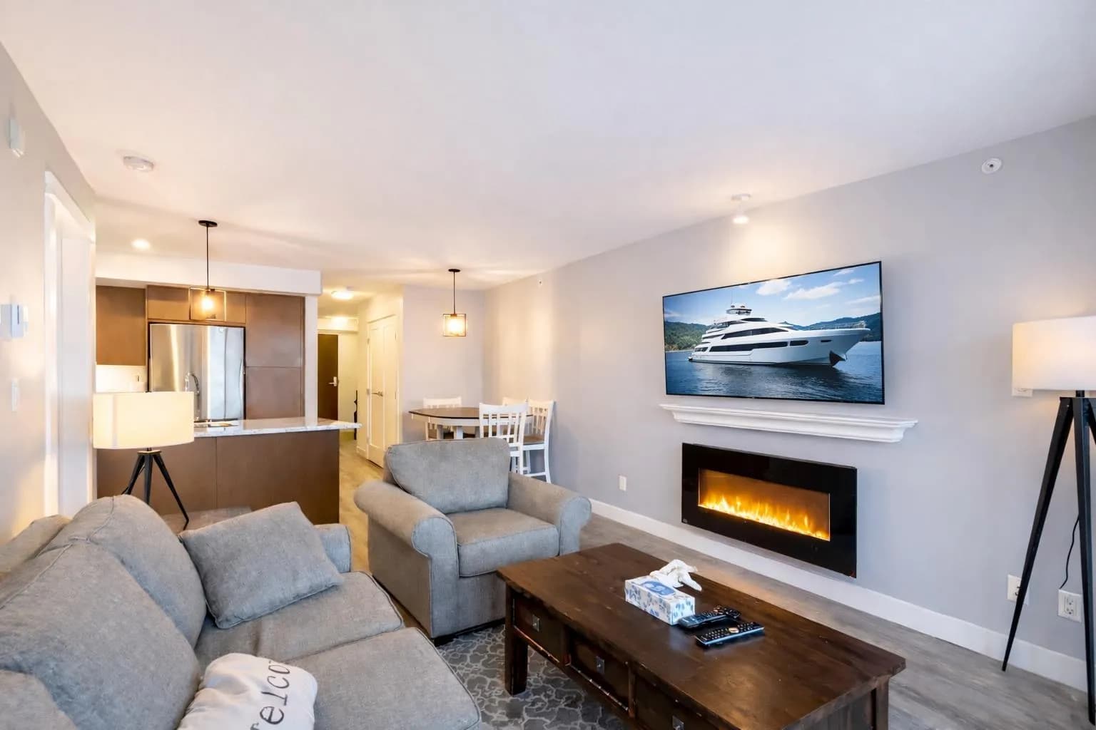 #404 14955 VICTORIA AVENUE, White Rock, BC photo 2