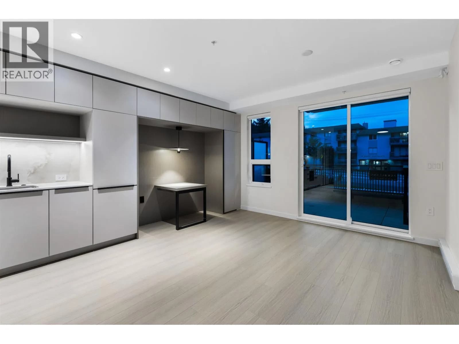 #105 2015 ST. JOHNS STREET, Port Moody, BC photo 3