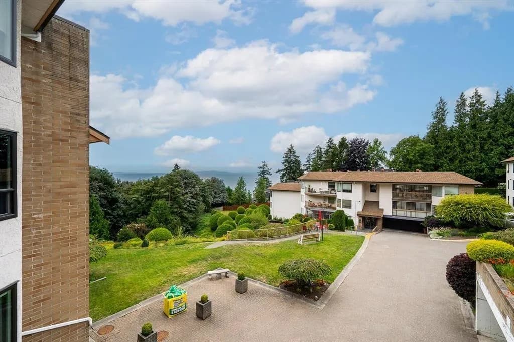 1350 VIDAL STREET, White Rock