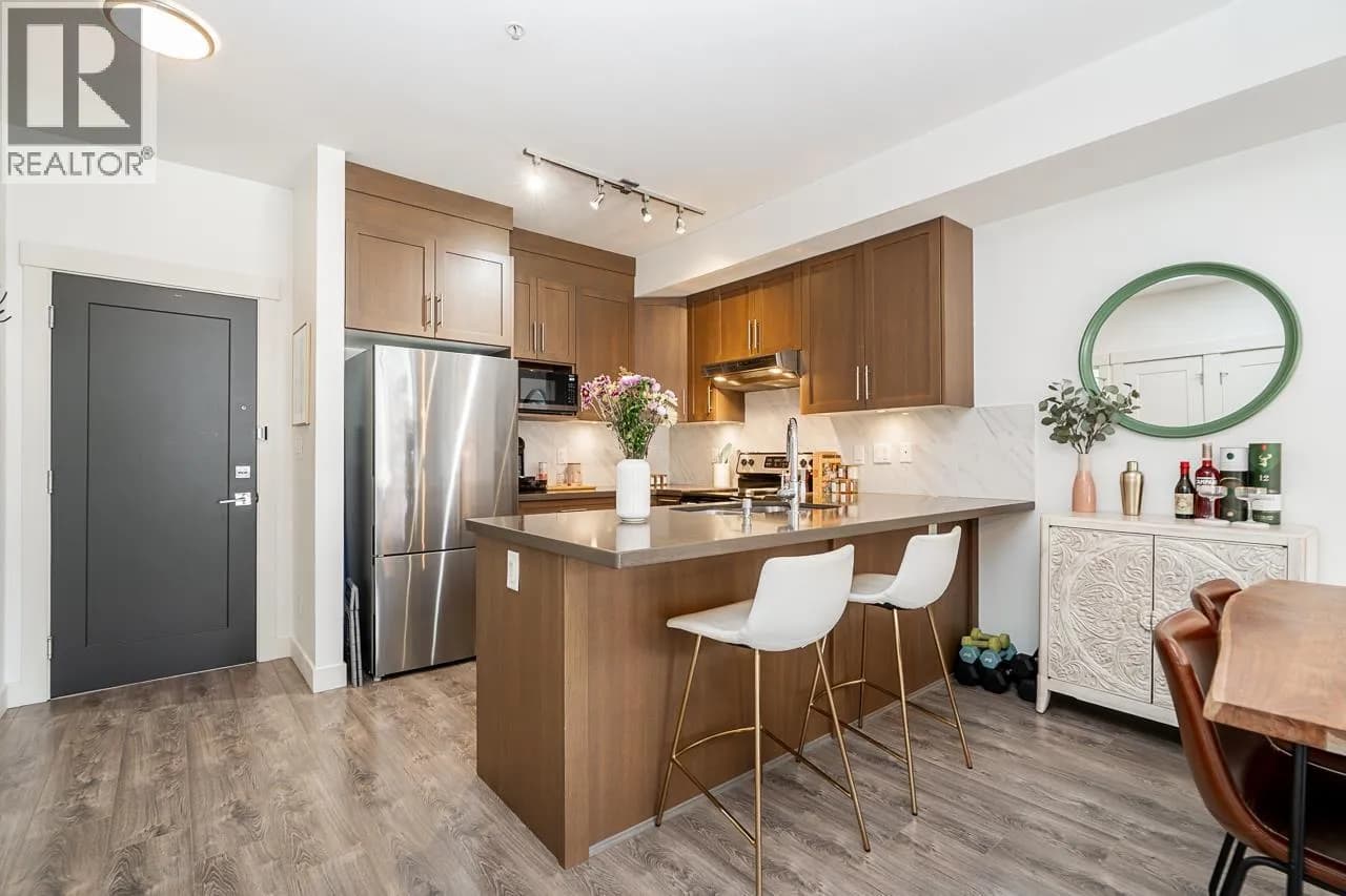 #210 827 RODERICK AVENUE, Coquitlam, BC photo 2