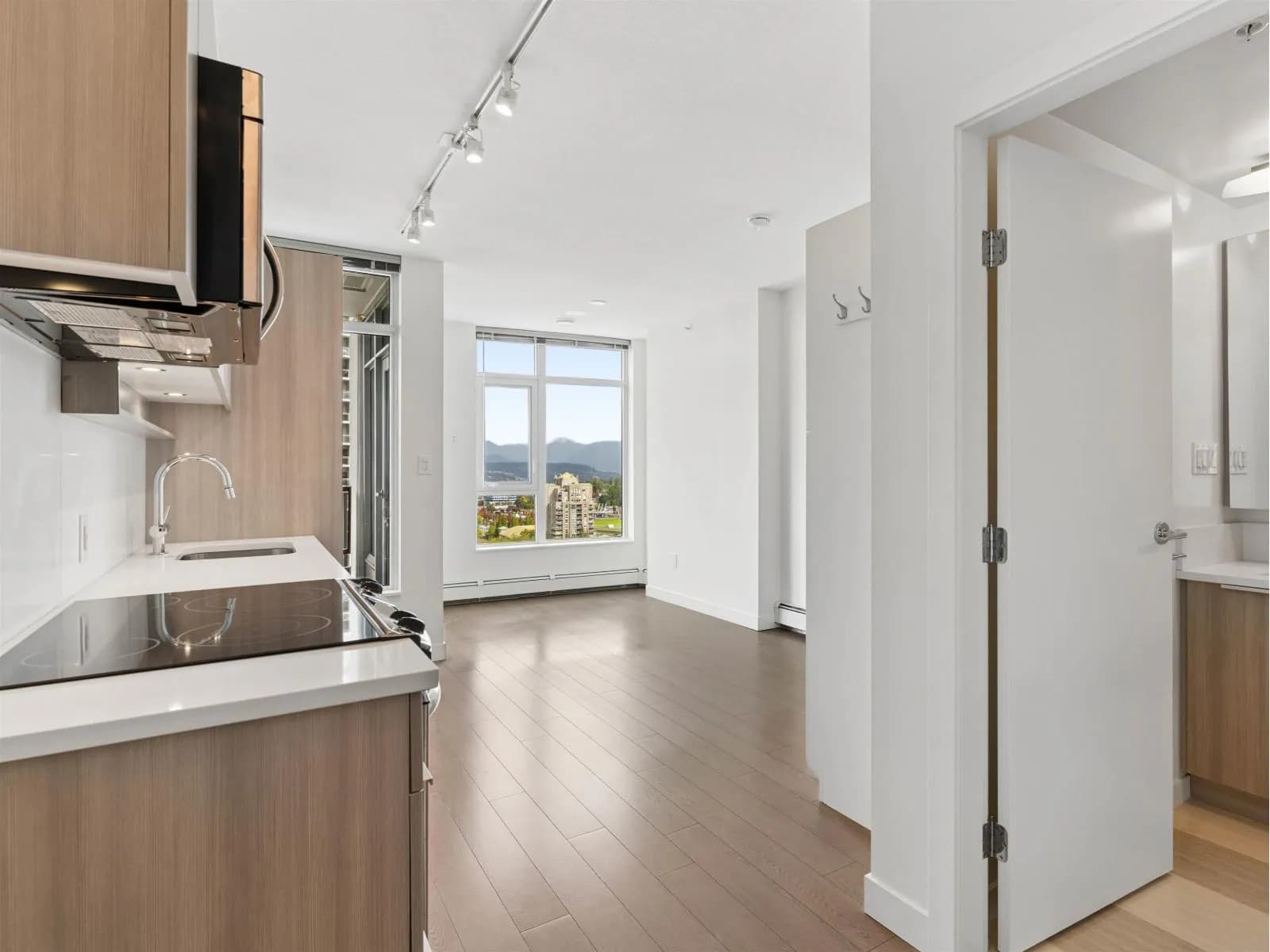 #1413 13308 CENTRAL AVENUE, Surrey, BC photo 2