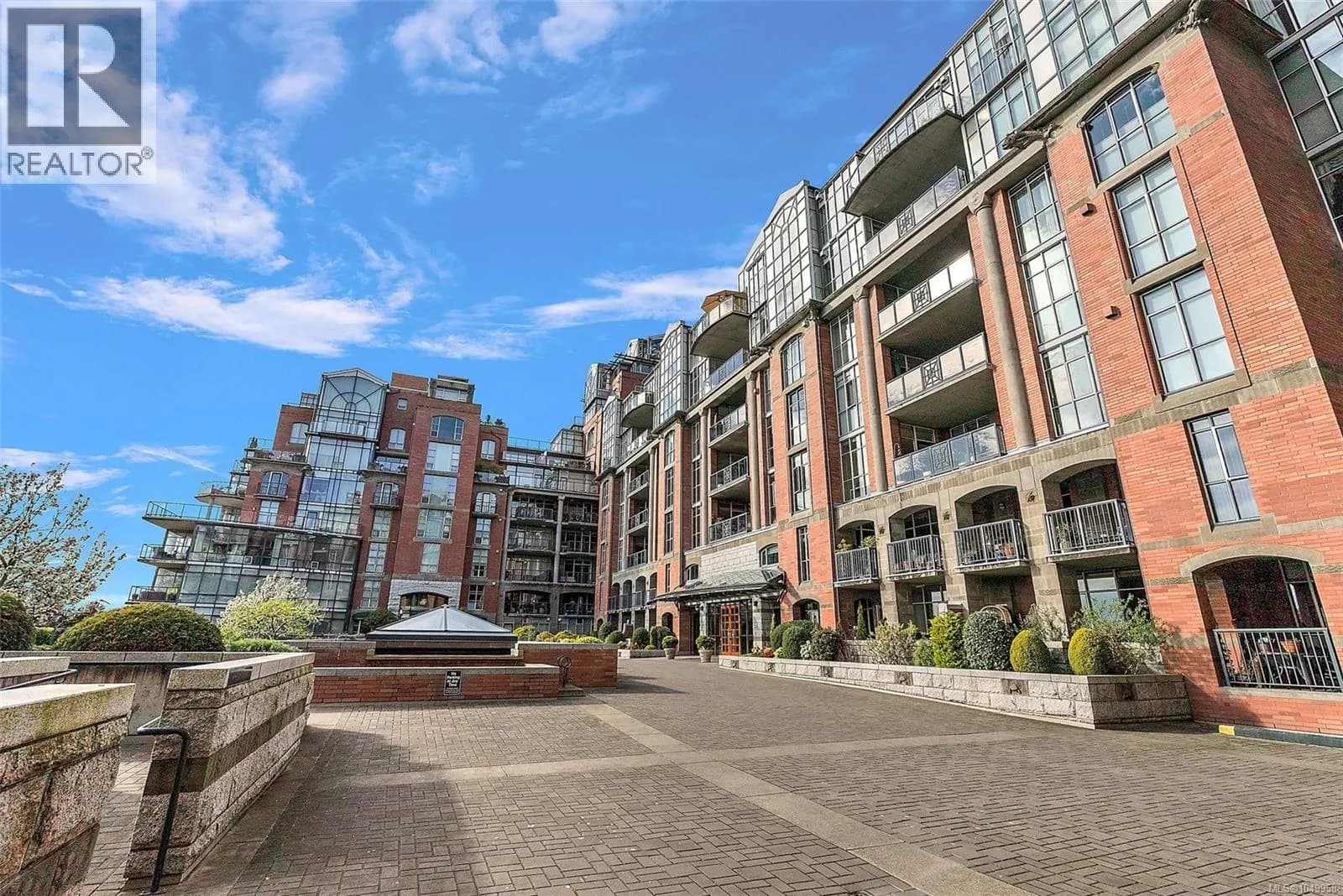 #807 21 Dallas Rd, Victoria, BC photo 2