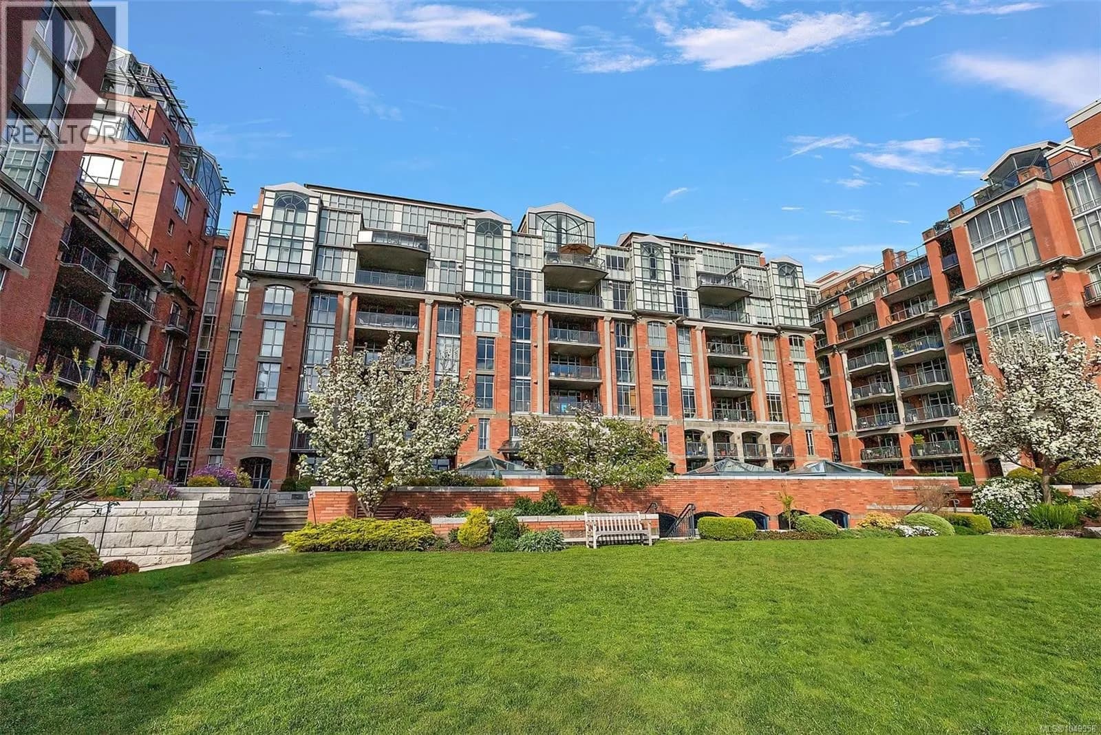 #807 21 Dallas Rd, Victoria, BC photo 3
