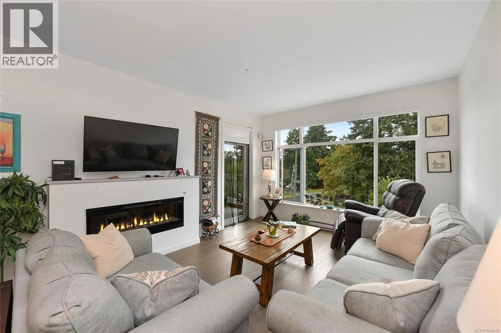 #302 7162 West Saanich Rd, Central Saanich, BC photo 2