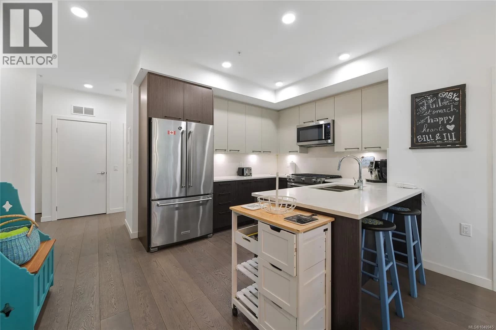 #302 7162 West Saanich Rd, Central Saanich, BC photo 3