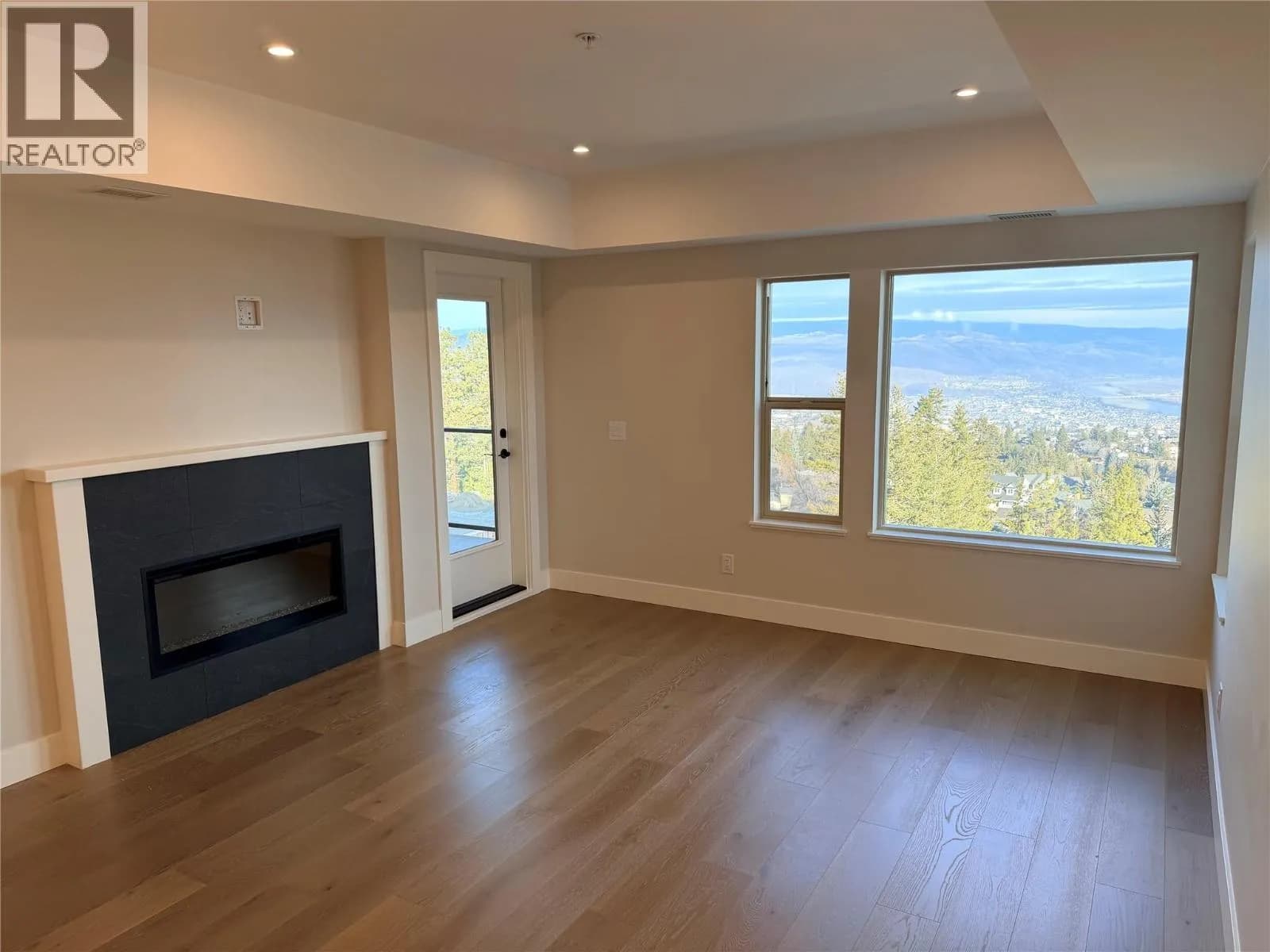 #302 2171 Van Horne Drive, Kamloops, BC photo 4