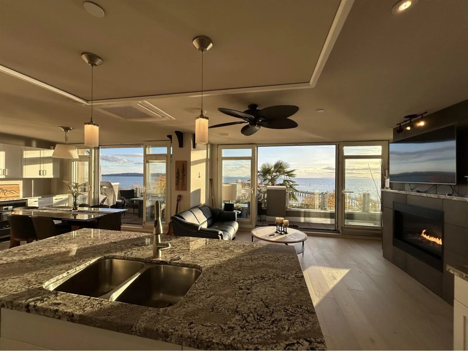 15097 MARINE DRIVE, White Rock
