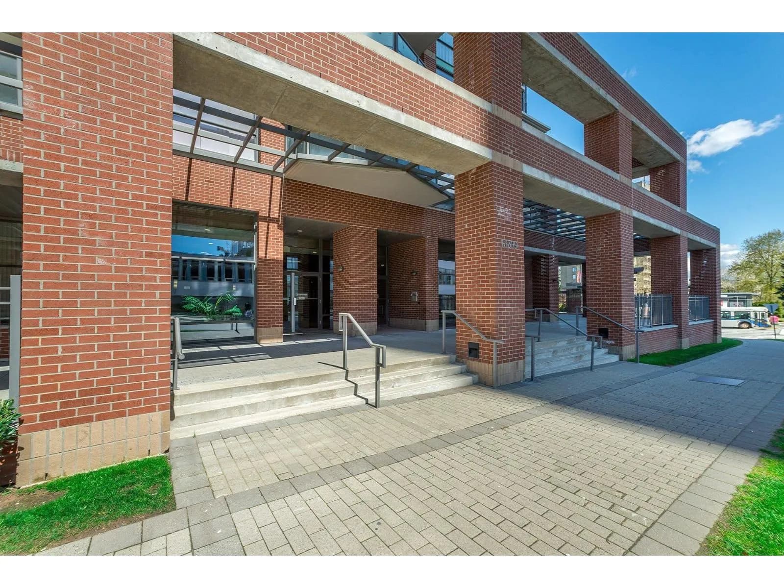 #404 13399 104 AVENUE, Surrey, BC photo 3