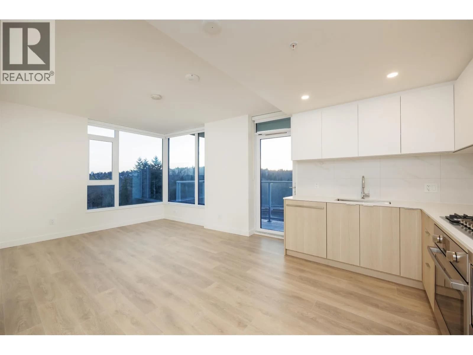 #802 308 ALDERSON AVENUE, Coquitlam, BC photo 3