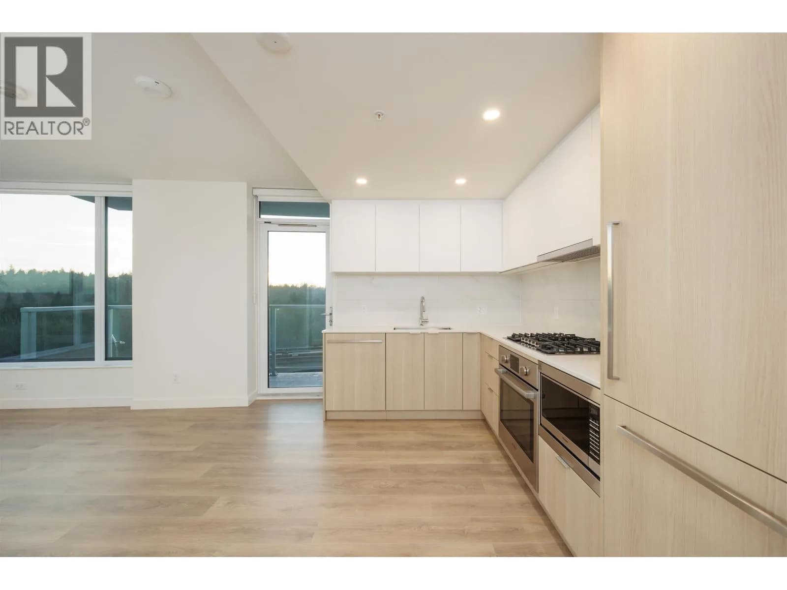 #802 308 ALDERSON AVENUE, Coquitlam, BC photo 4