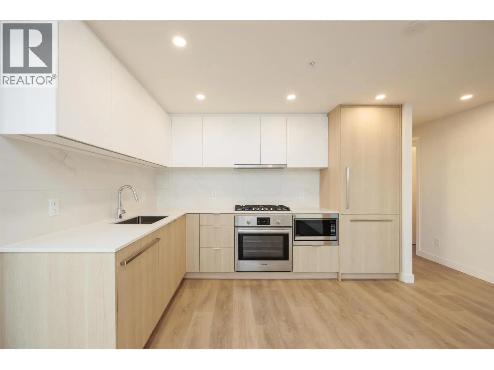 #802 308 ALDERSON AVENUE, Coquitlam, BC photo 5
